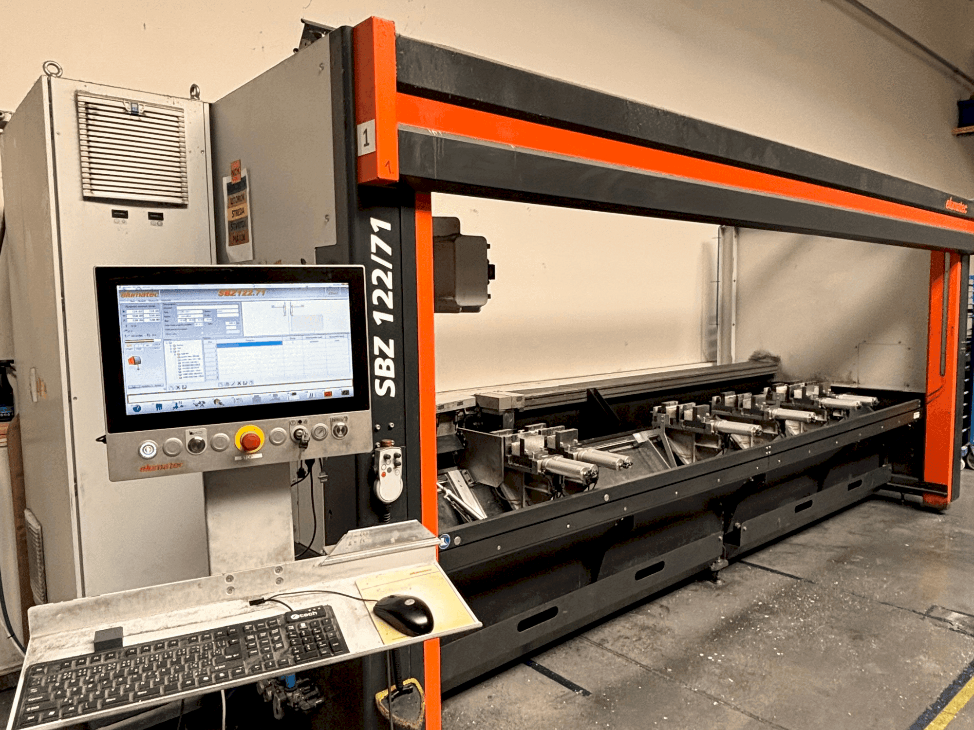 Masina Elumatec SBZ 122/71 eestvaade