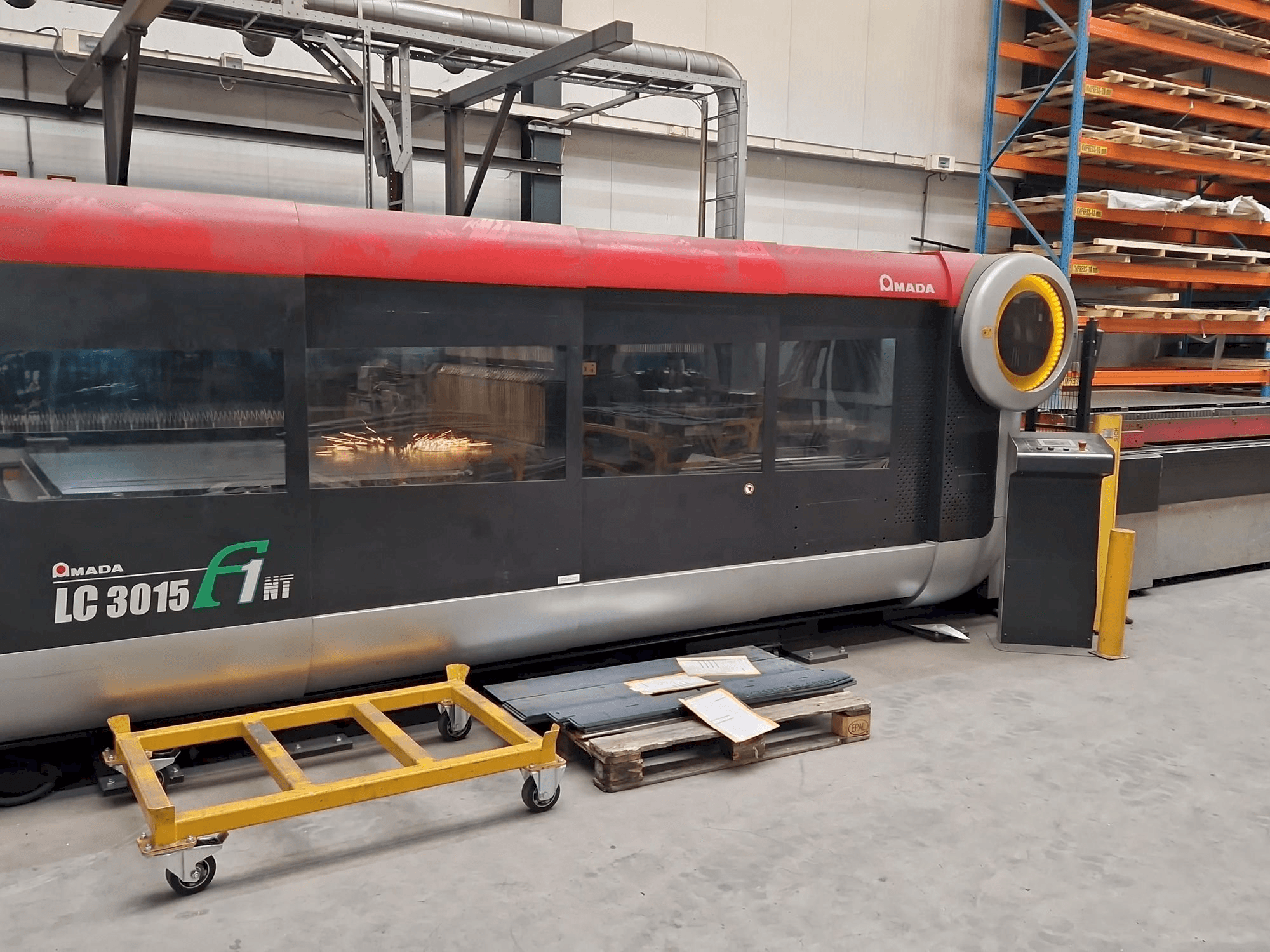 Masina AMADA LC3015 F1 NT eestvaade