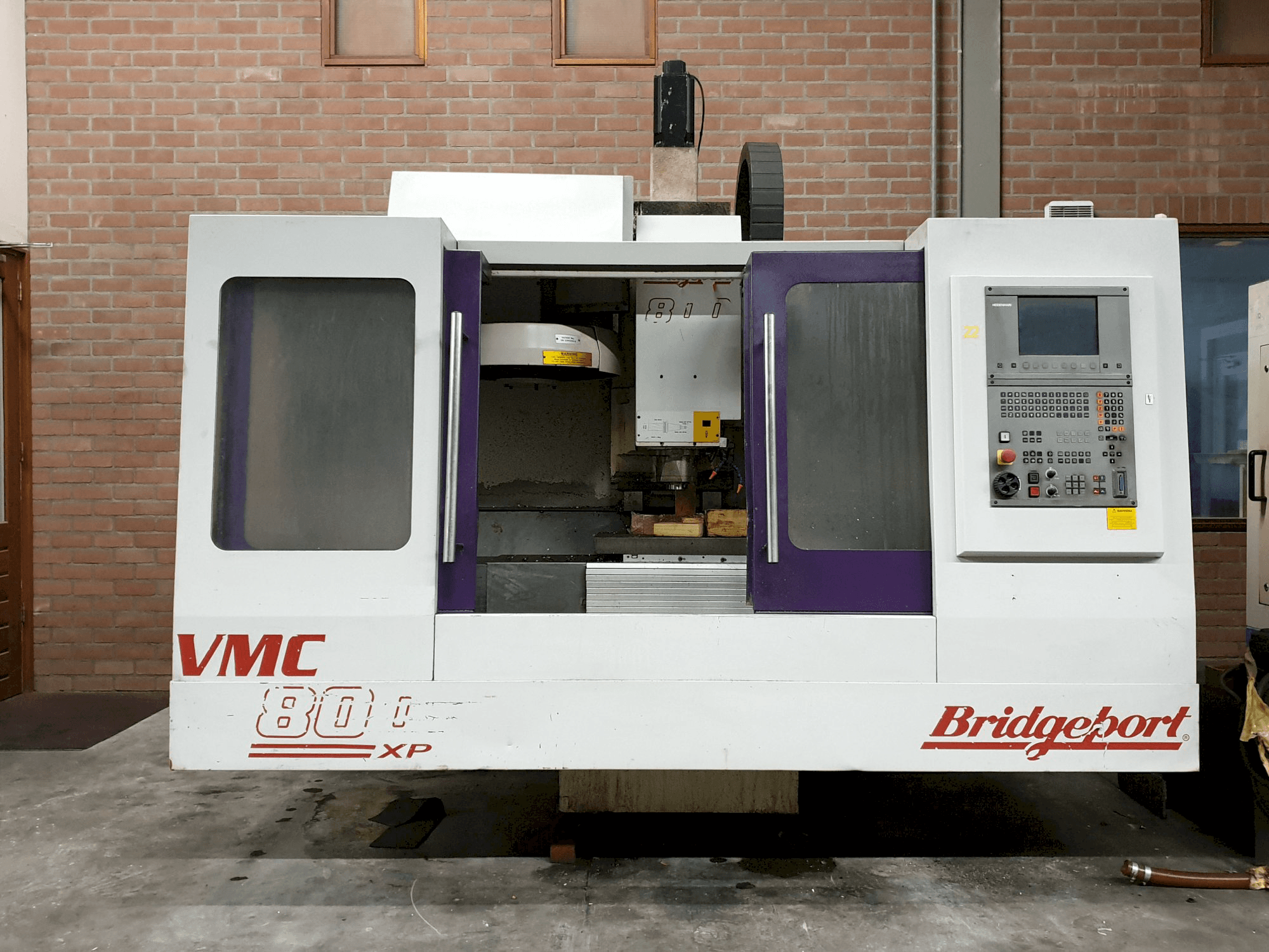 Masina Bridgeport VMC 800 22 eestvaade