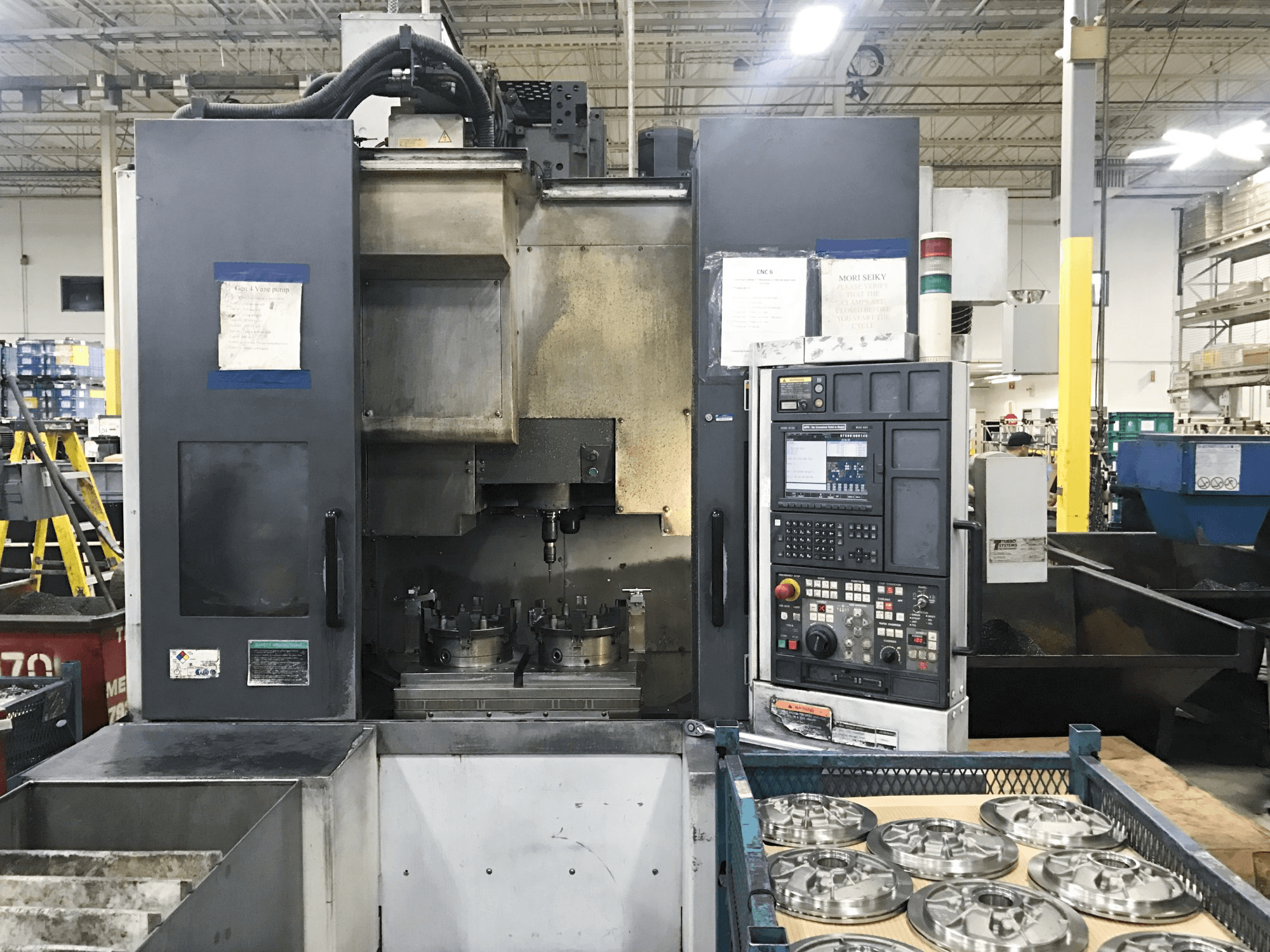 Masina MORI SEIKI NV4000 eestvaade