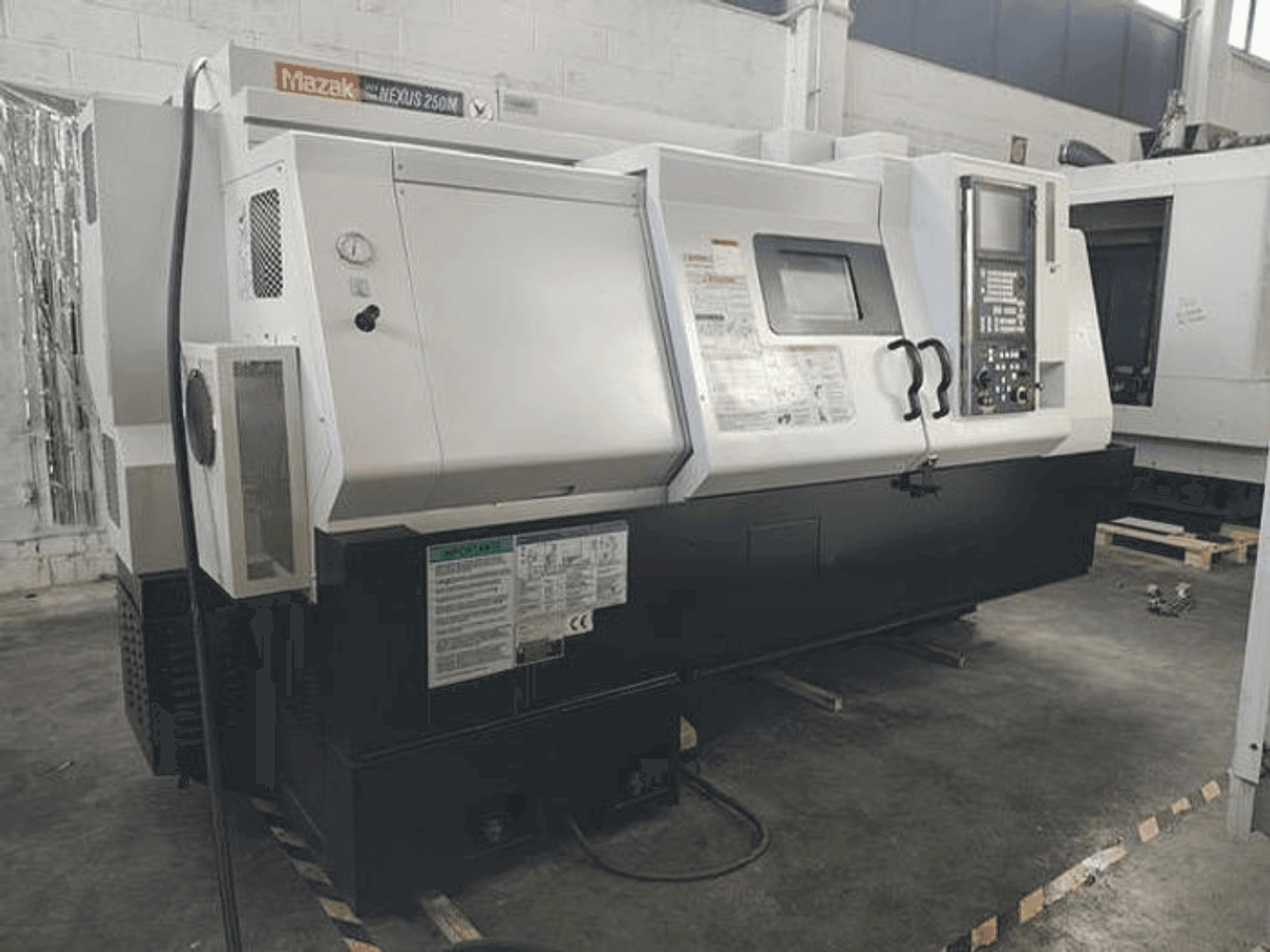 Masina Mazak QTN 250M 1000L eestvaade