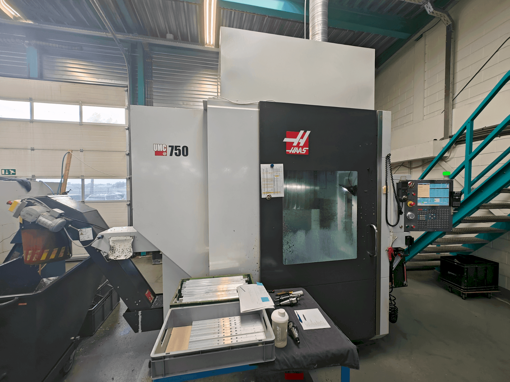 Masina HAAS UMC-750 eestvaade