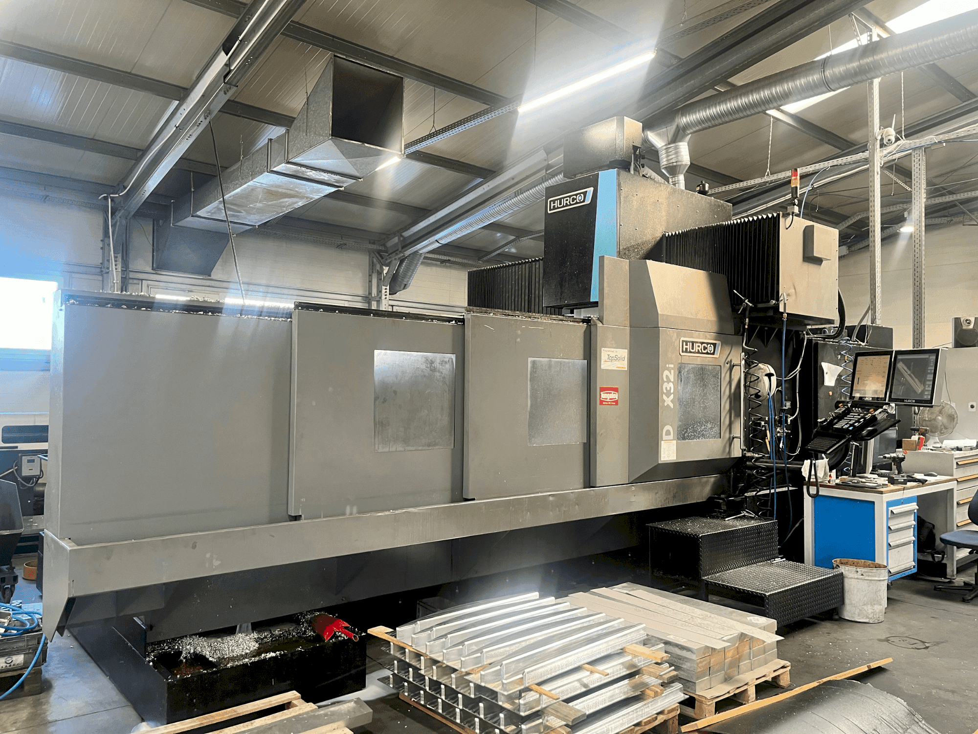 Masina Hurco DCX32i eestvaade