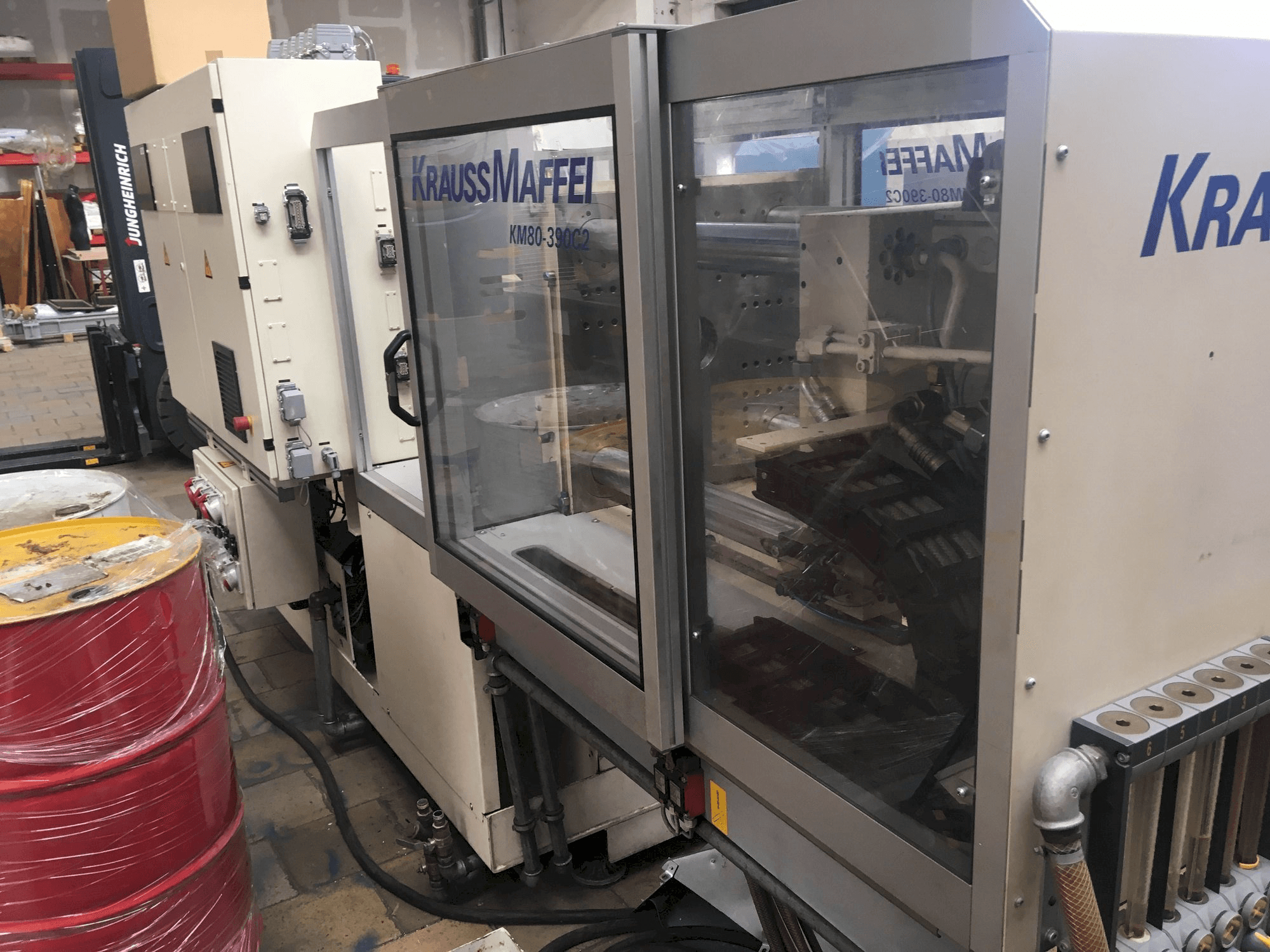 Masinavaade Krauss Maffei 80/390 C2 paremalt