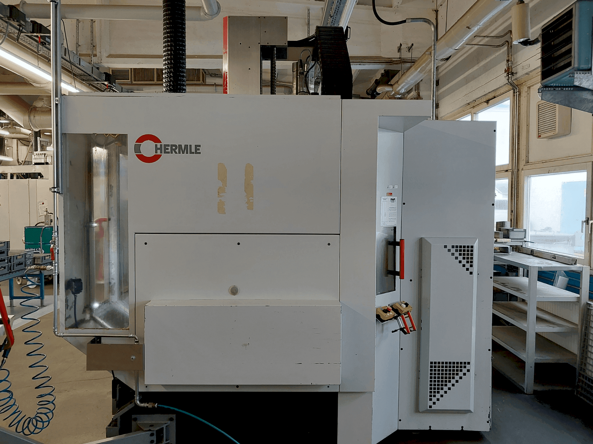 Masina HERMLE C 800 U eestvaade