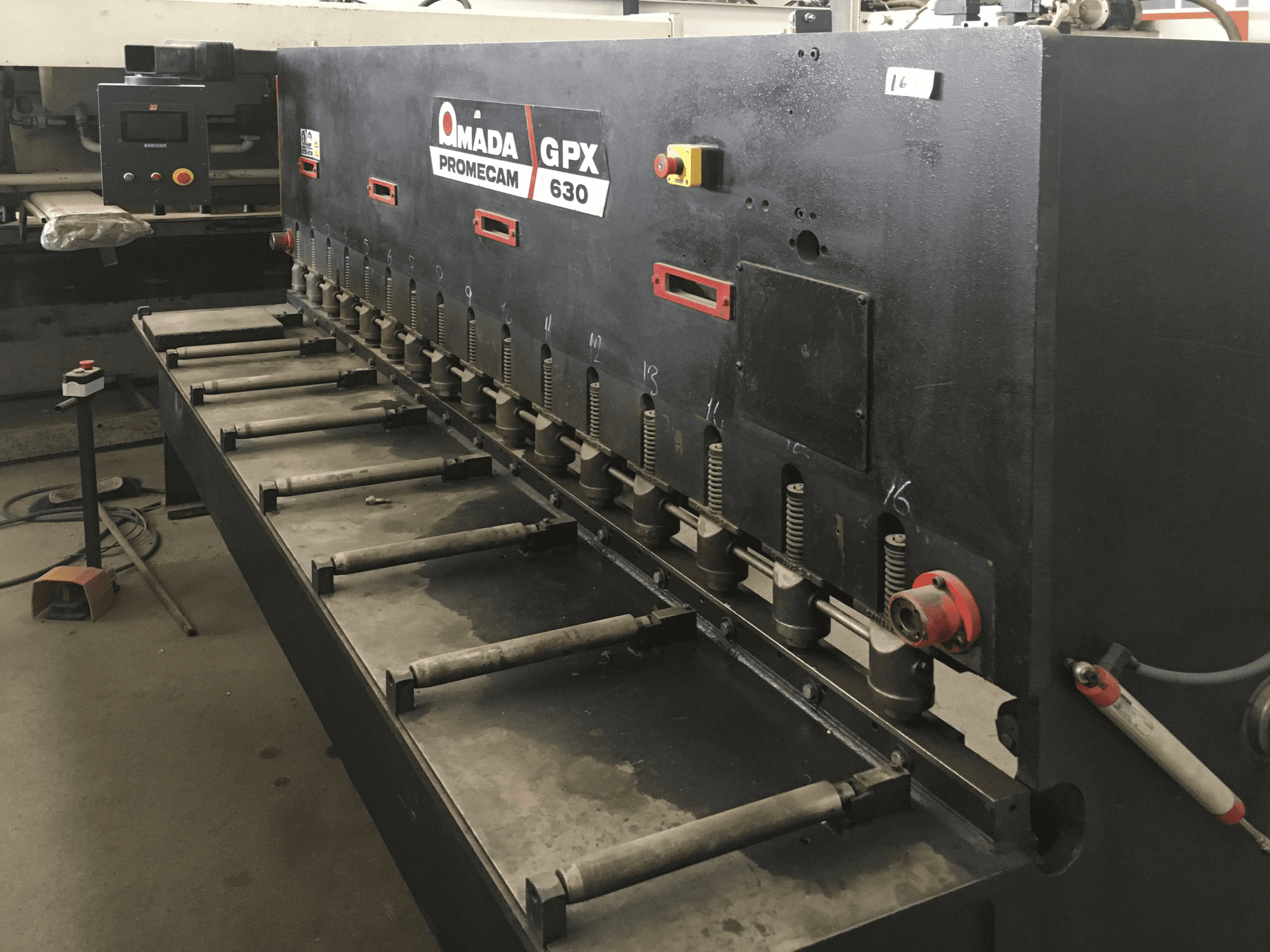 Masinavaade AMADA GPX 630 paremalt