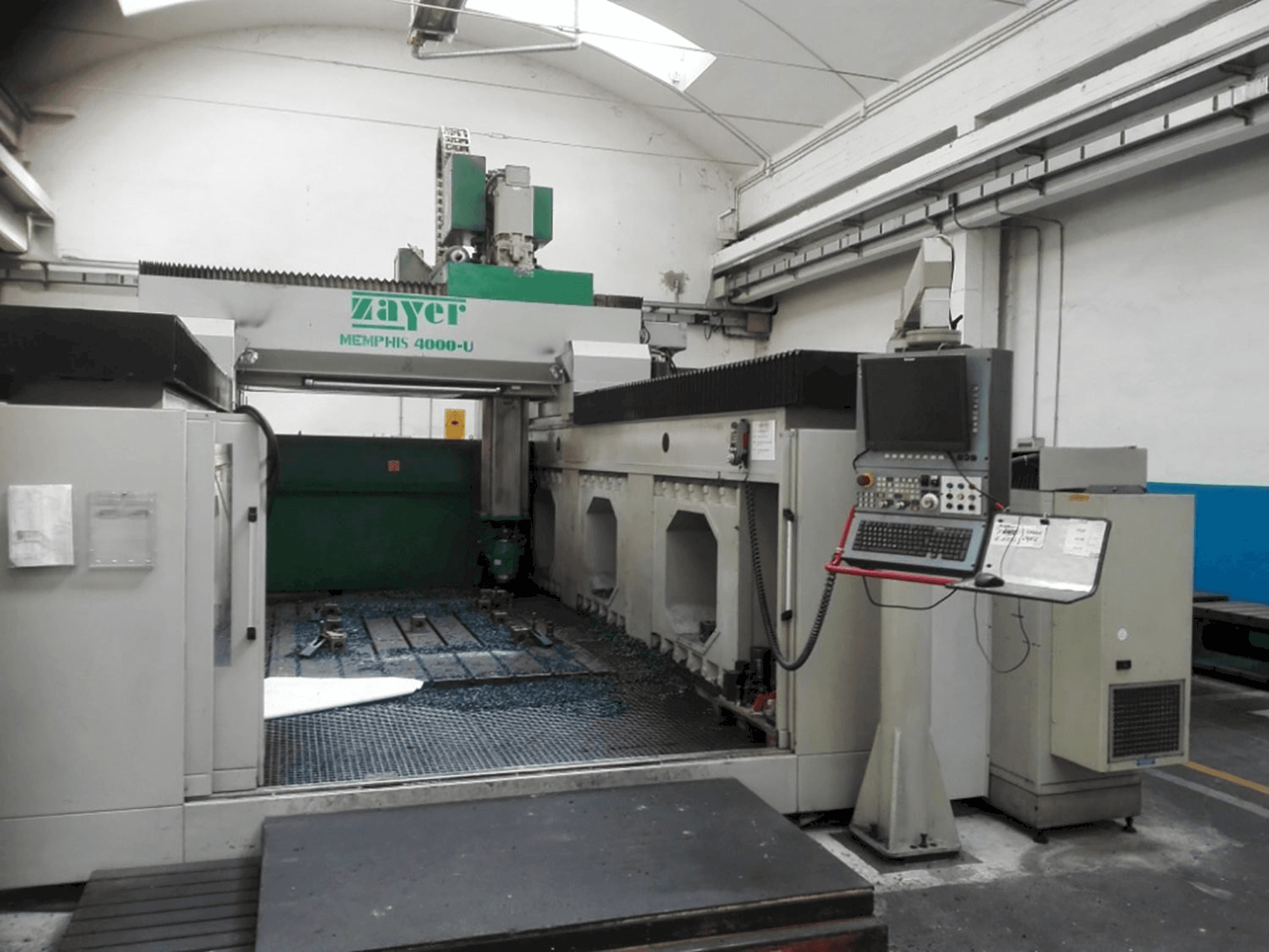 Masina Zayer Memphis 4000 eestvaade