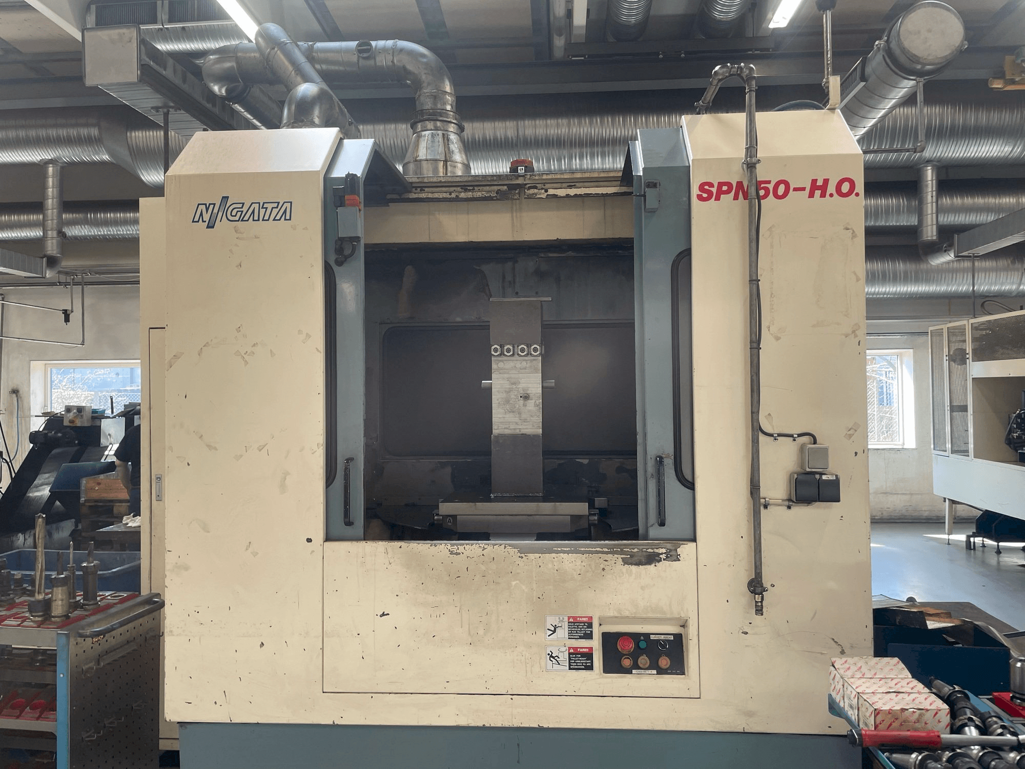 Masina Niigata SPN 50-HO eestvaade