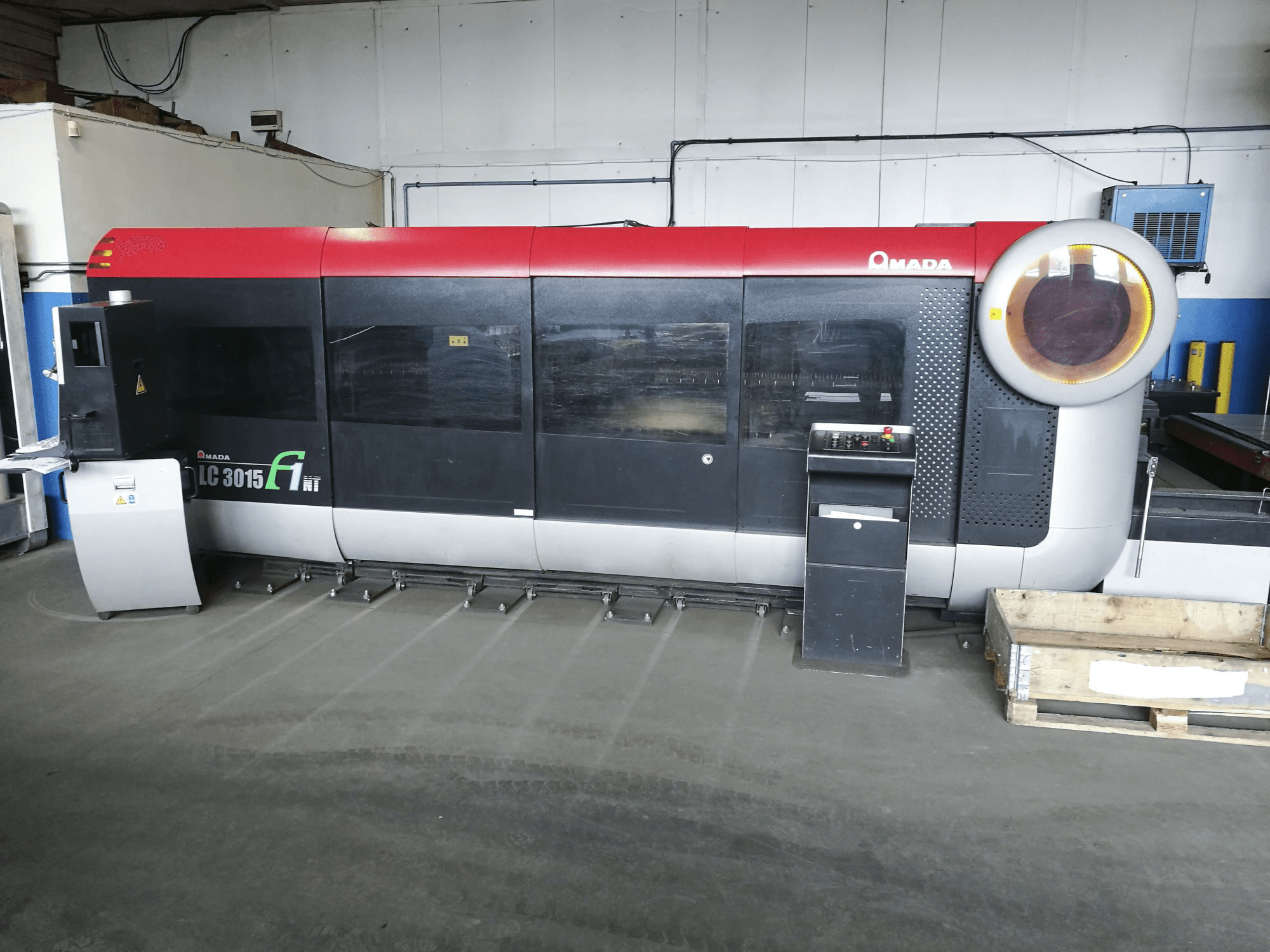 Masina AMADA LC3015 F1NT eestvaade