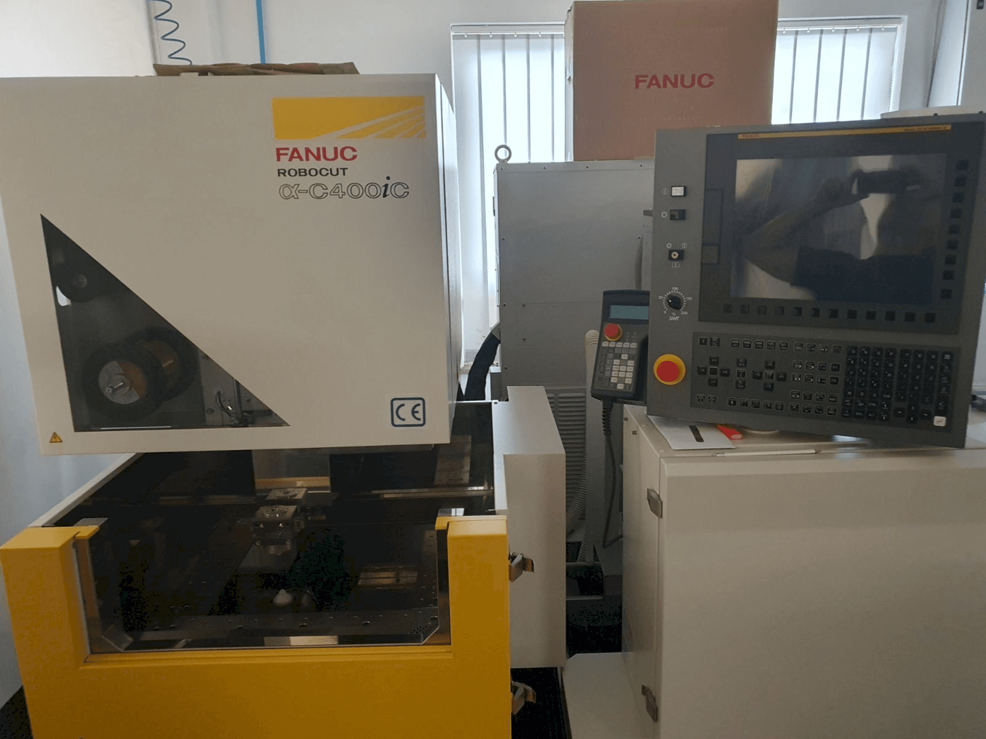 Masina FANUC Robocut C400iC eestvaade