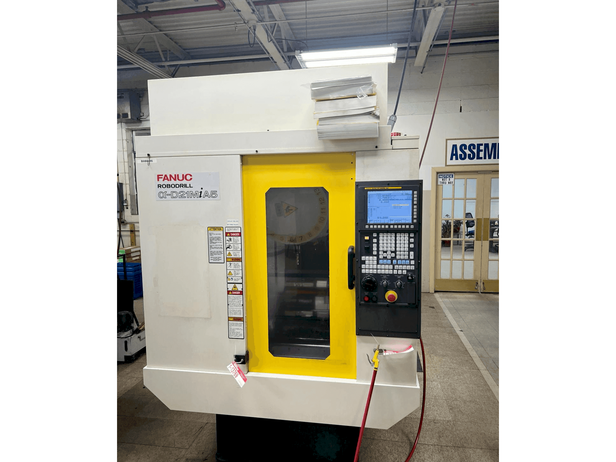 Masina FANUC Robodrill D21MiA5 eestvaade