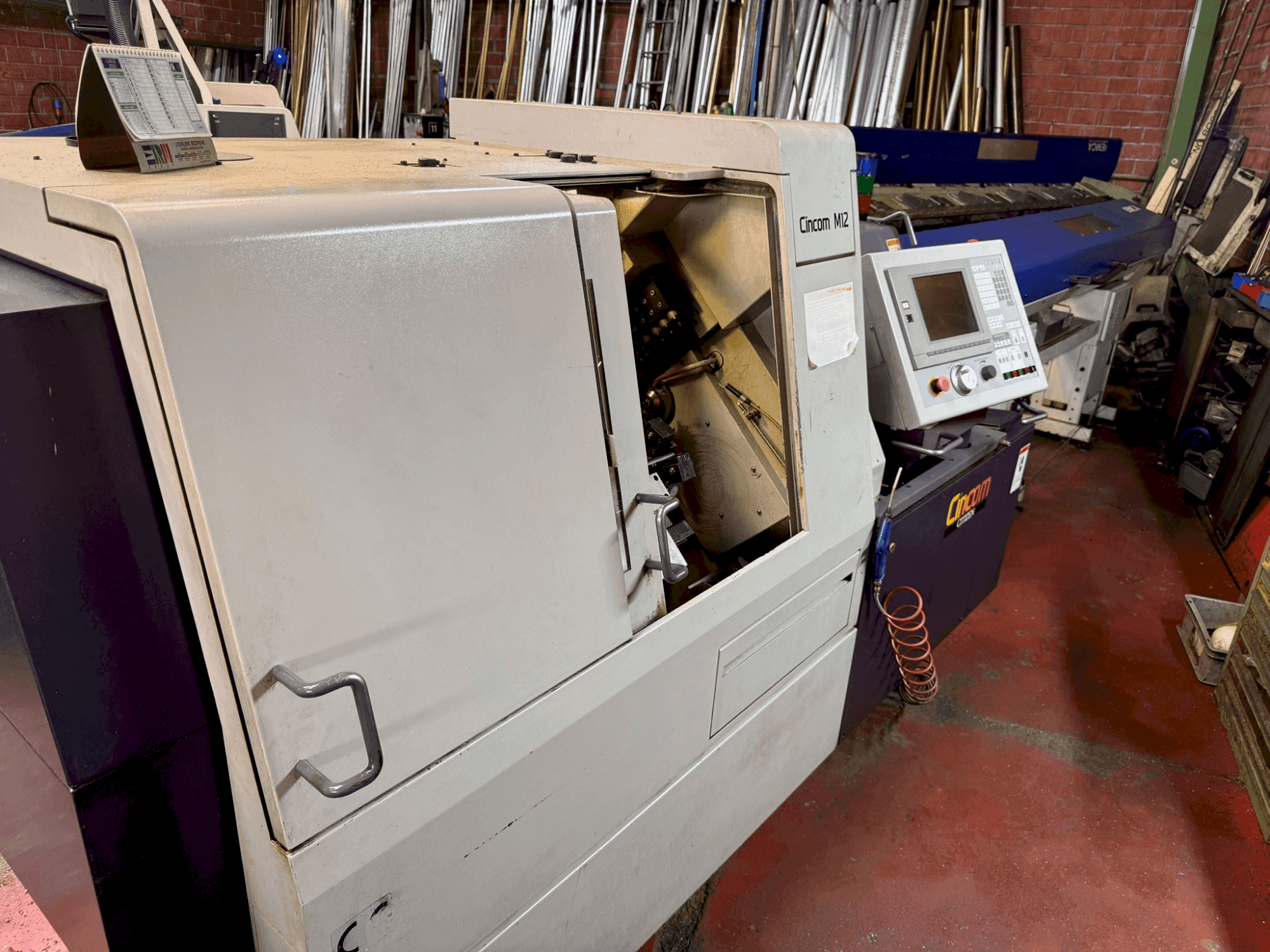 Masina Citizen CINCOM M12 eestvaade