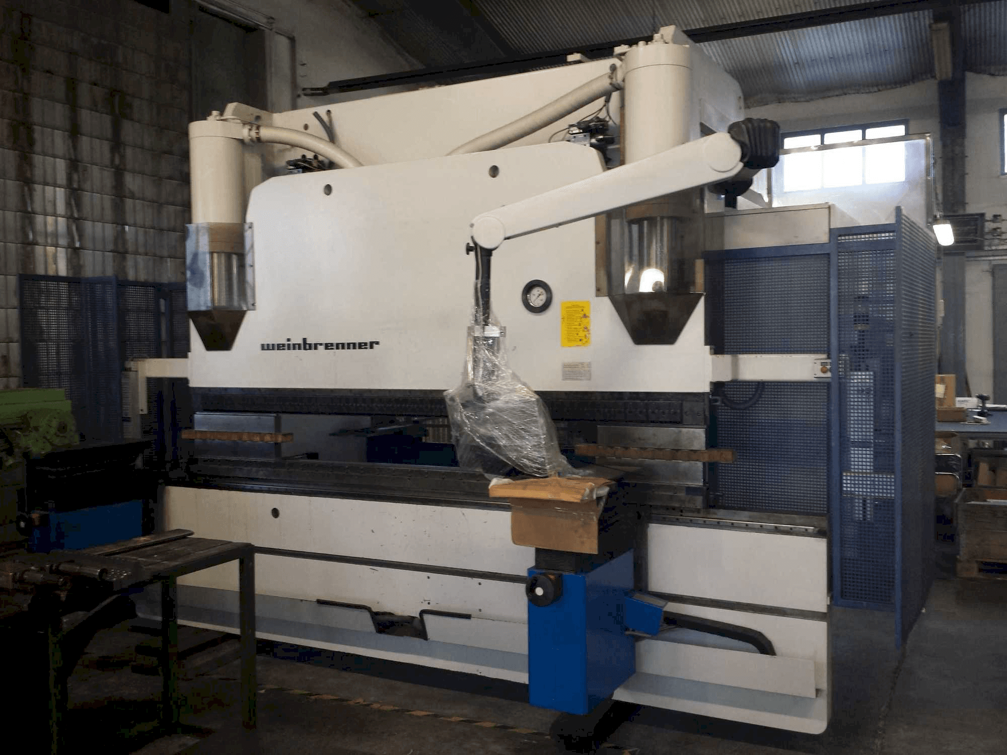 Masina Weinbrenner GP 160 eestvaade