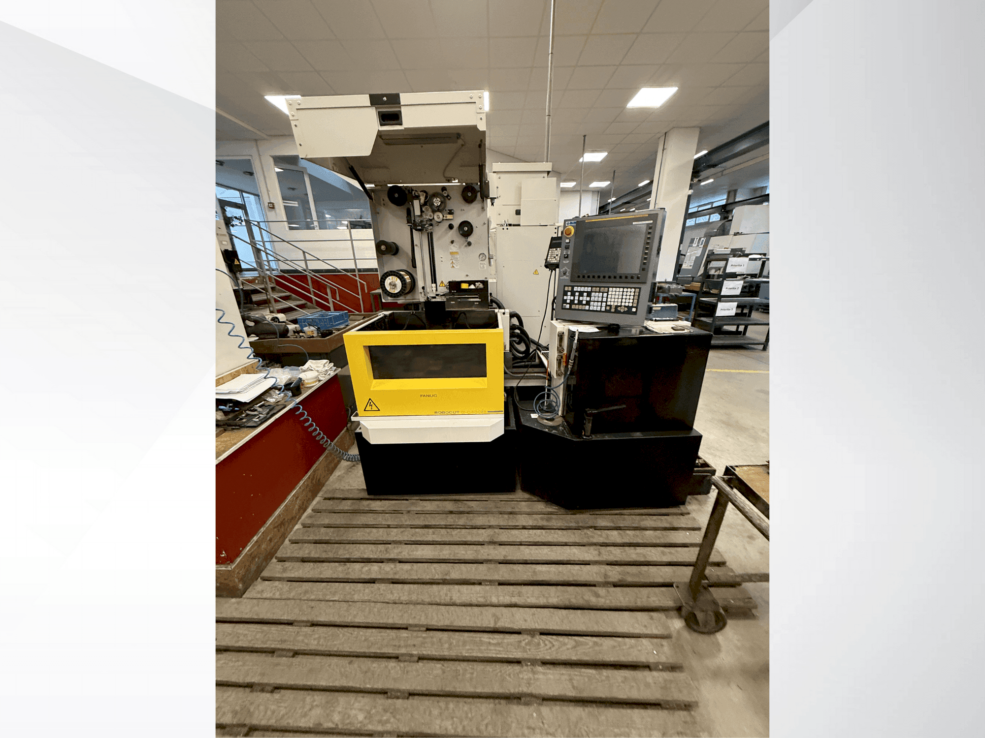 Masina FANUC Robocut alpha-C400iB eestvaade