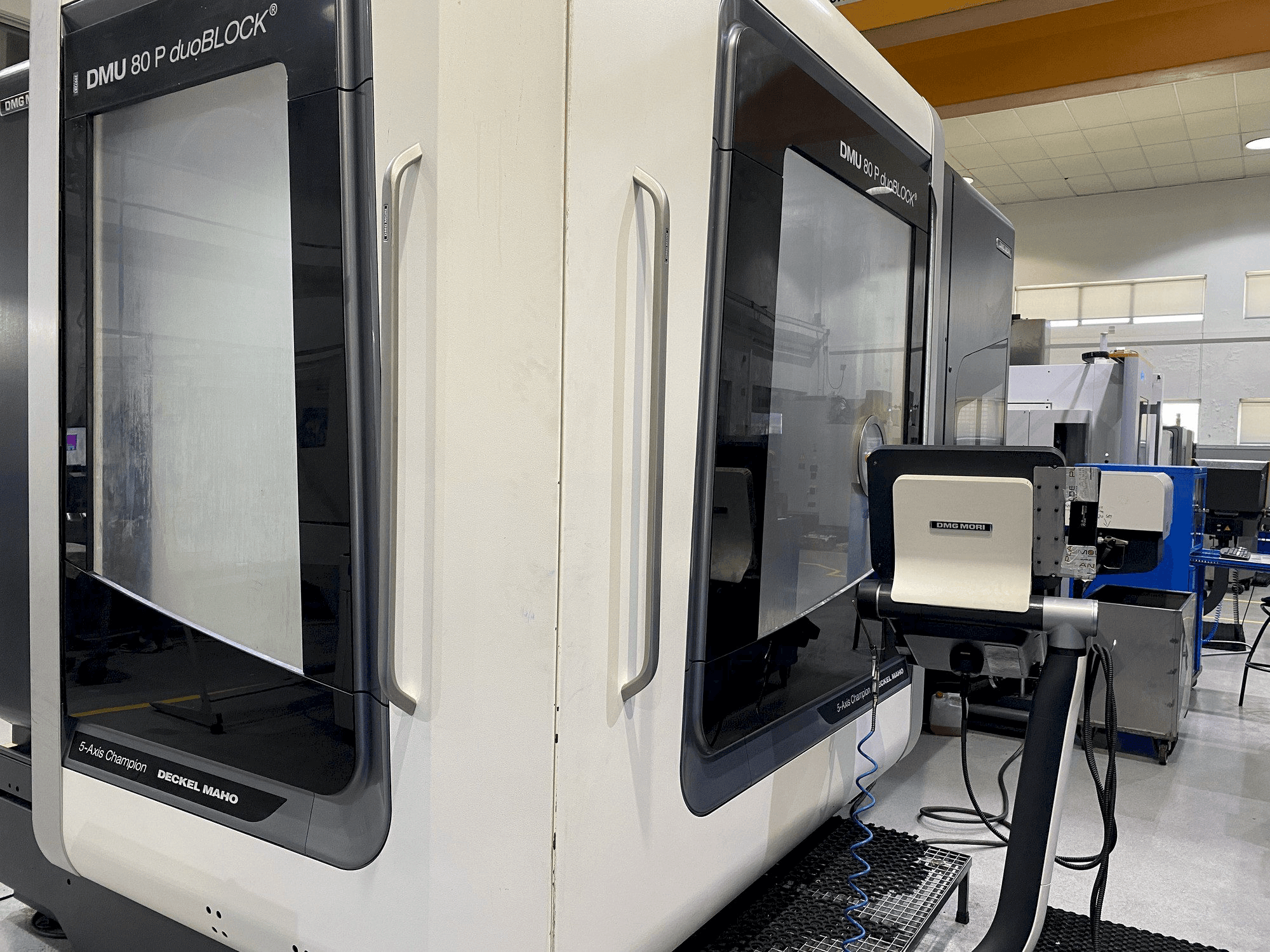Masina DMG MORI DMU 80P Duoblock eestvaade