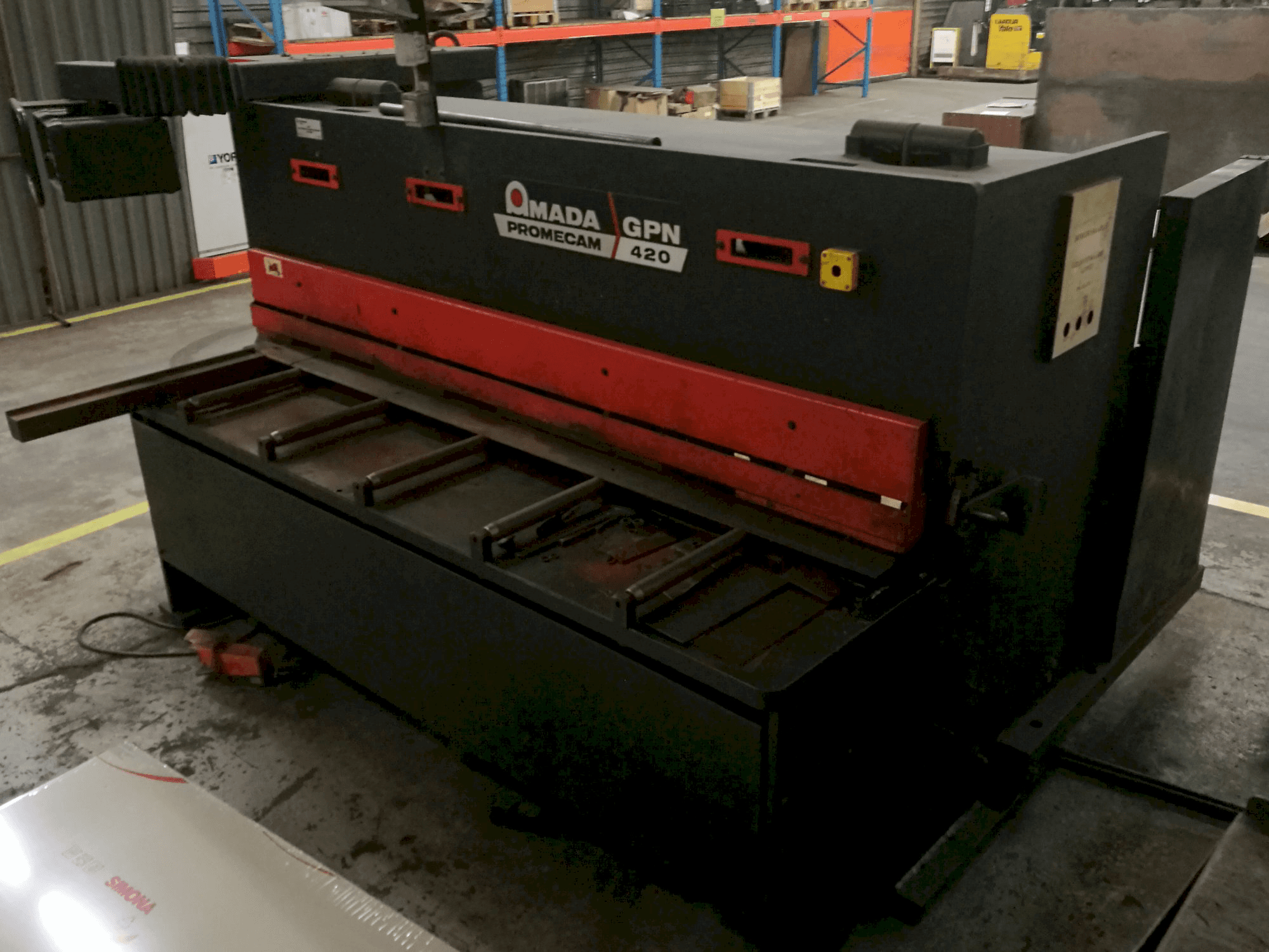 Masinavaade AMADA PROMECAM GPN 420 paremalt