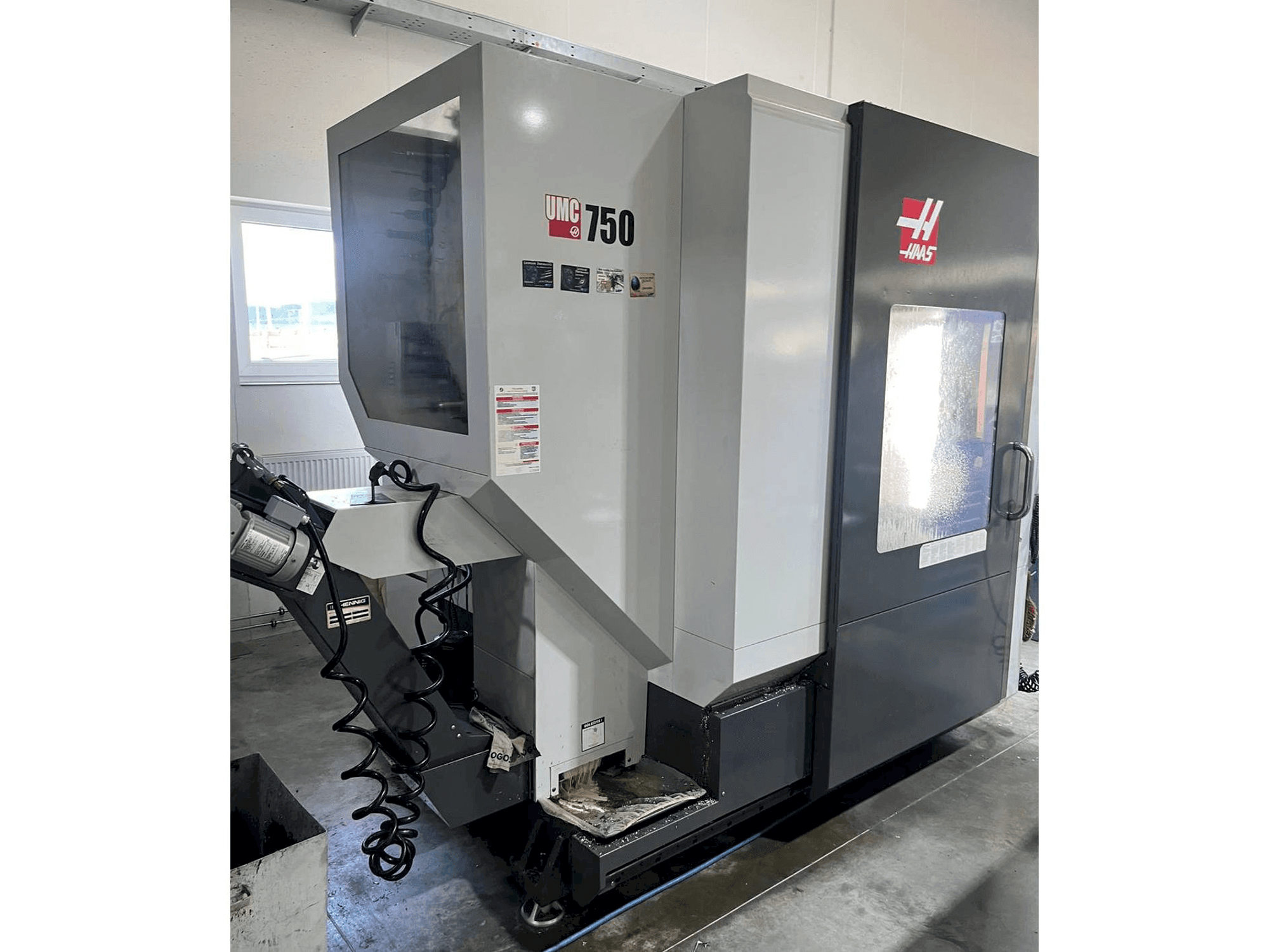 Masina HAAS UMC-750 eestvaade