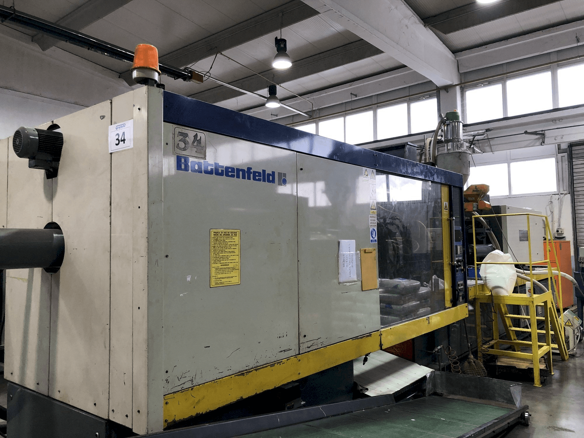 Masina Battenfeld BK-T 5000-4000 vasaku külje vaade