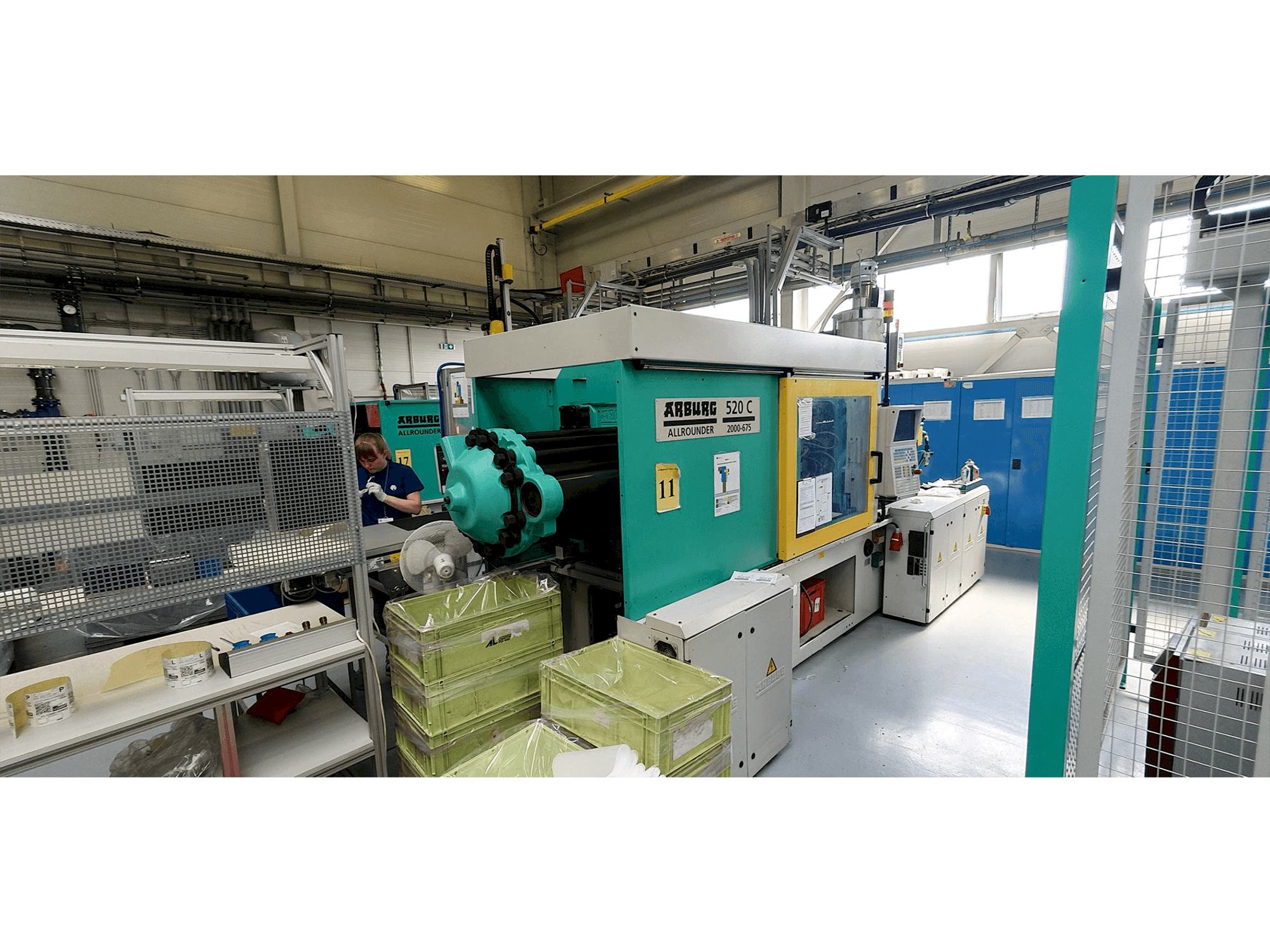 Masina Arburg Allrounder 520 C 2000-675 eestvaade