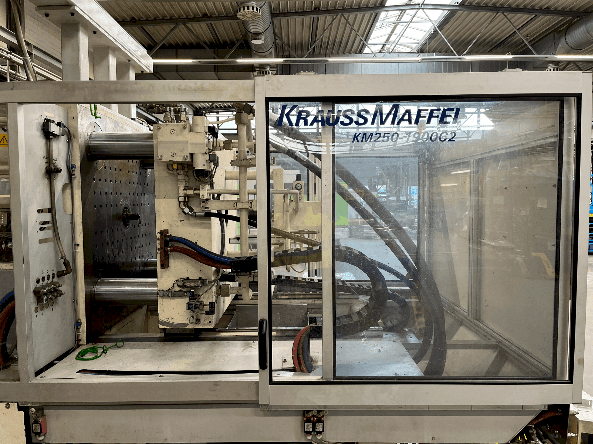 Masina Krauss Maffei 250-1900 C2 eestvaade