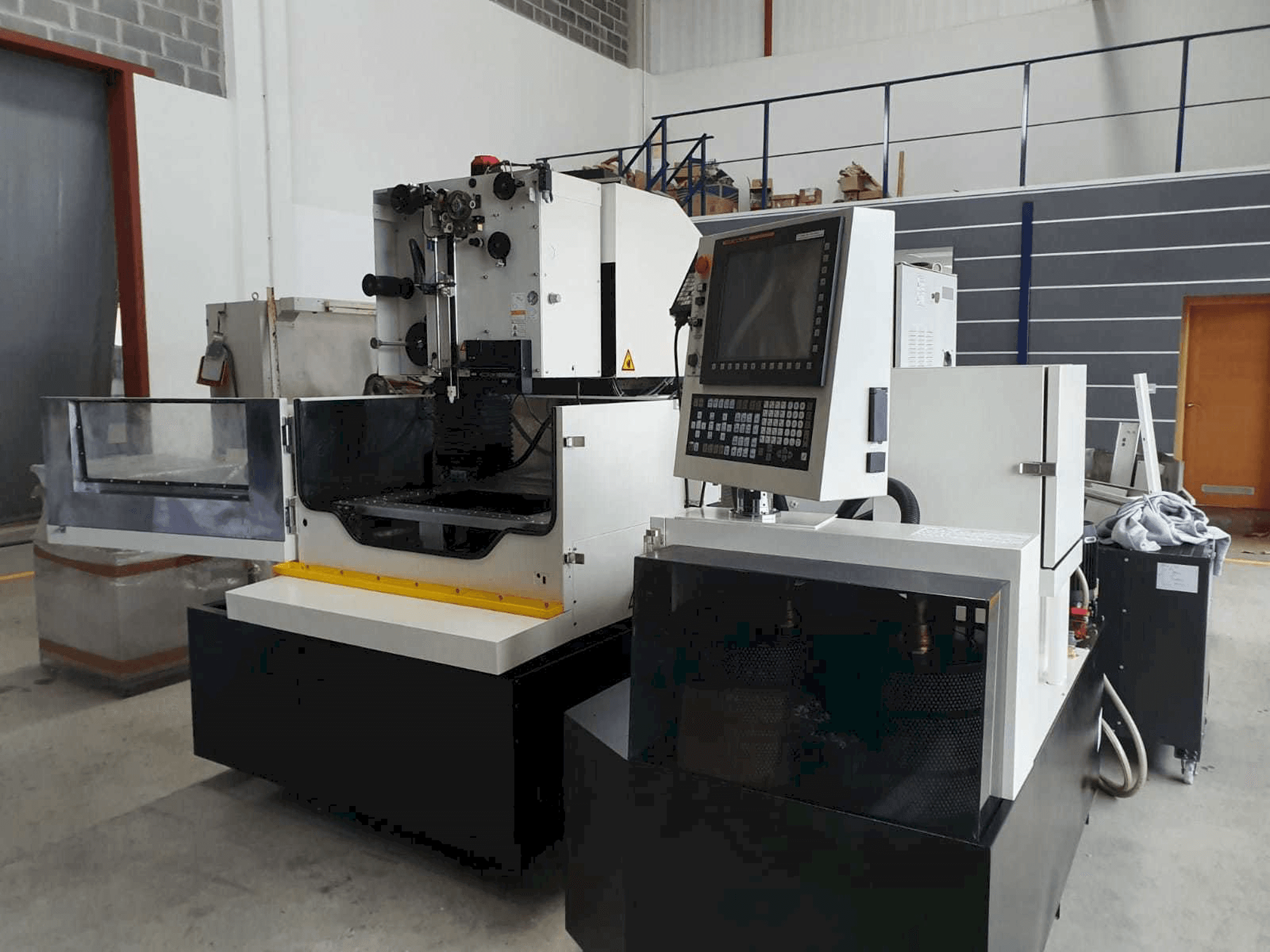 Masina FANUC Robocut α-1iE eestvaade