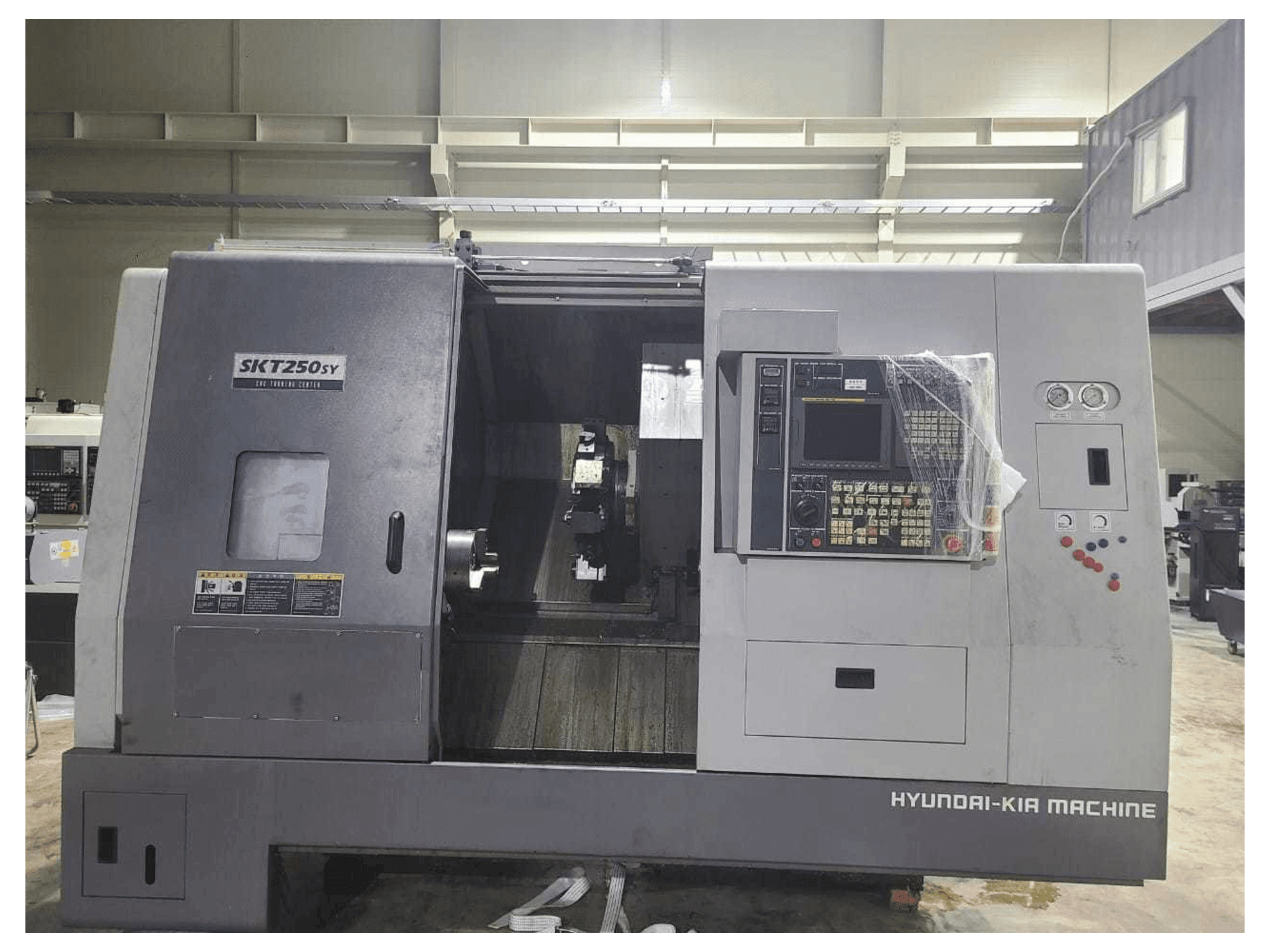 Masina Hyundai Kia SKT250SY eestvaade