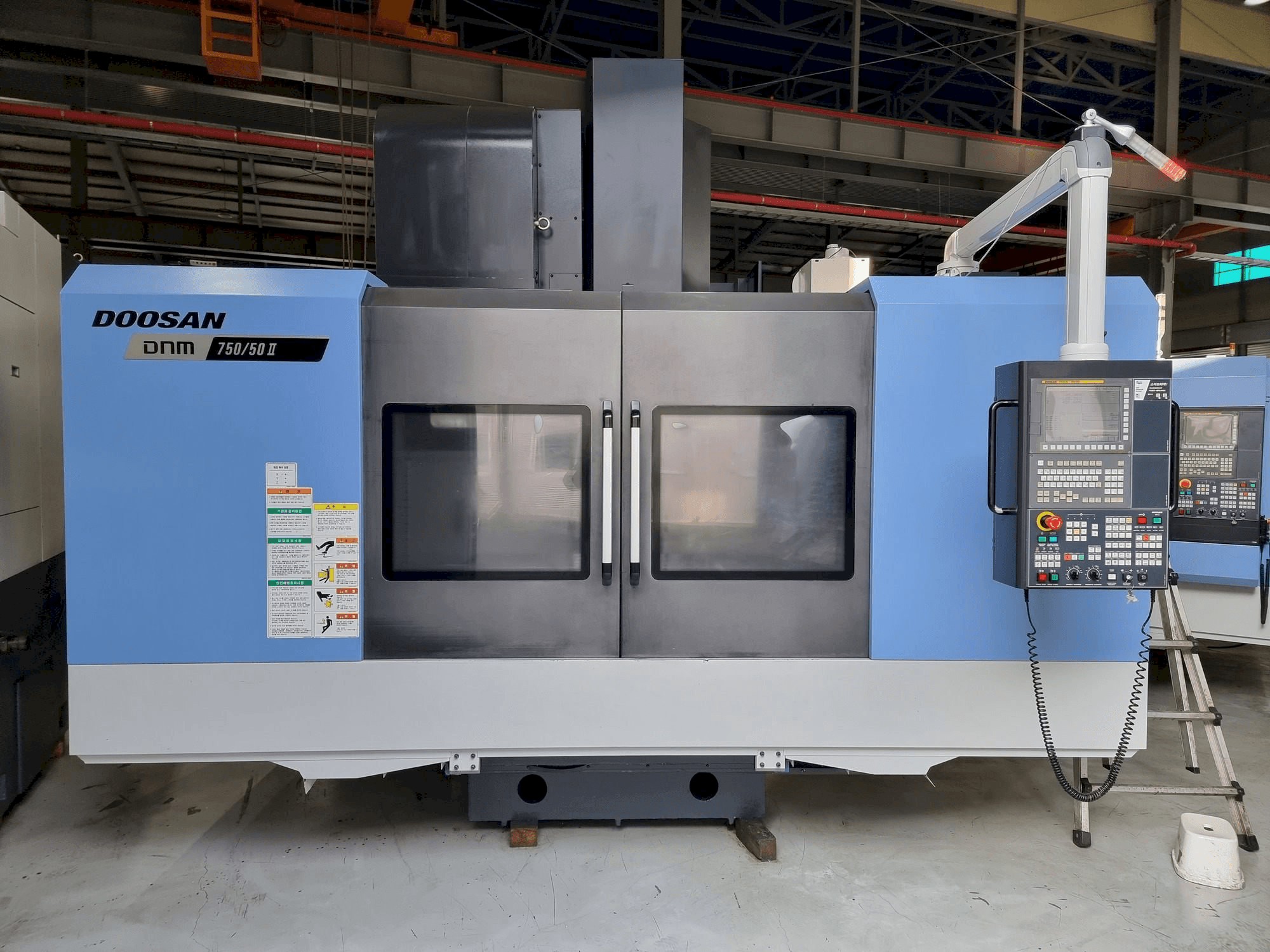 Masina Doosan DNM750/50 II eestvaade