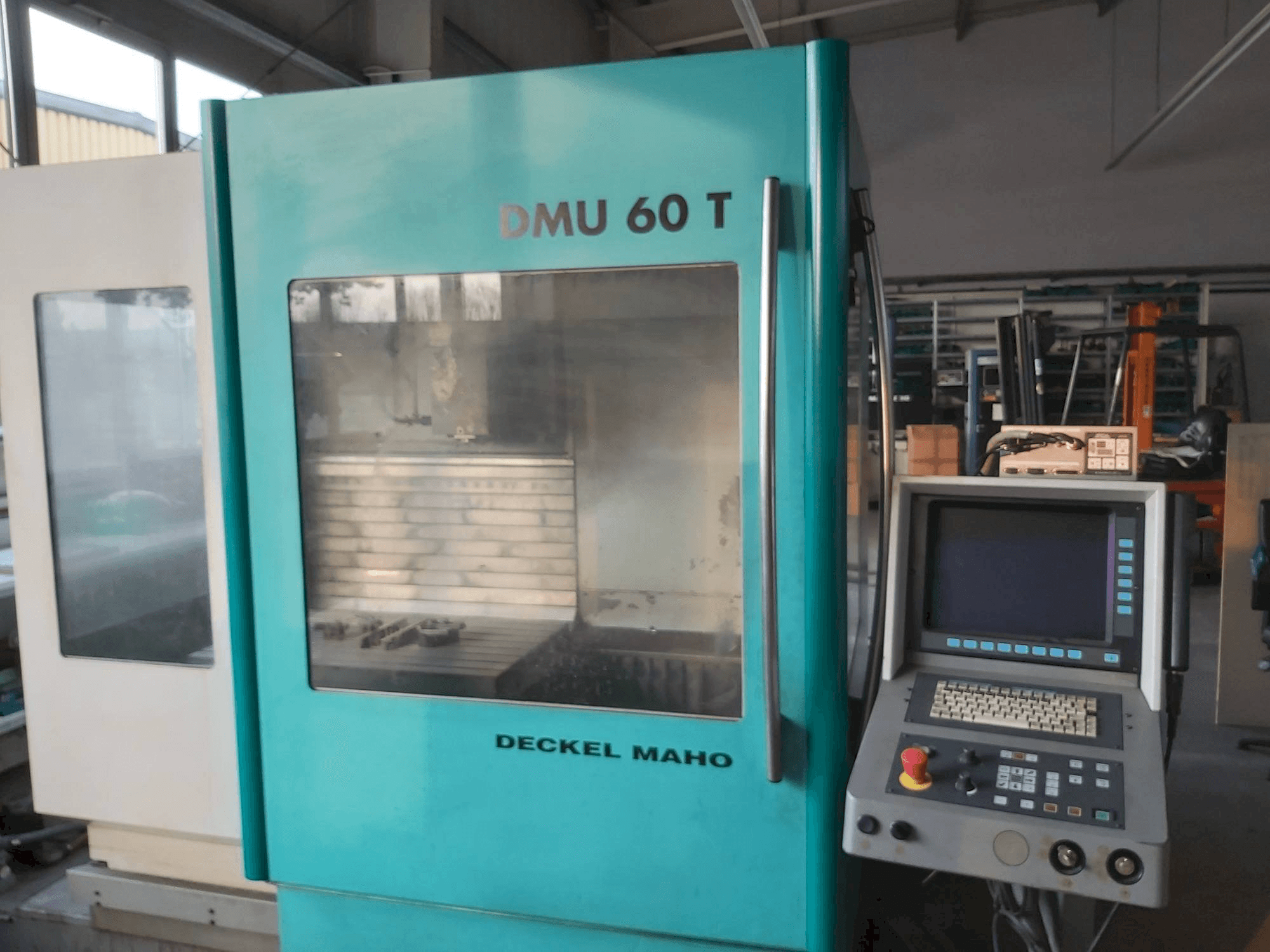 Masina DECKEL MAHO DMU 60 T eestvaade