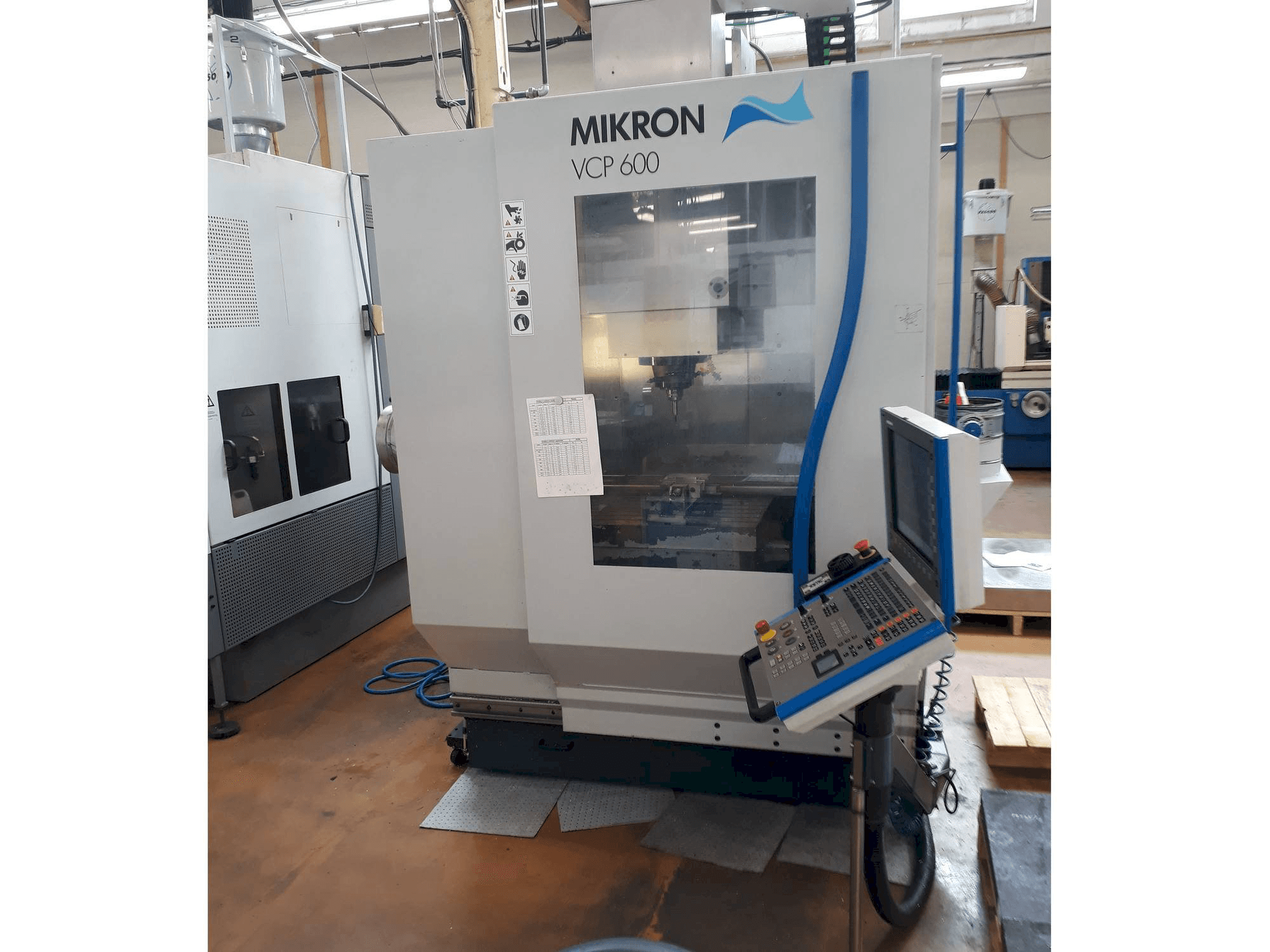 Masina MIKRON VCP 600 eestvaade