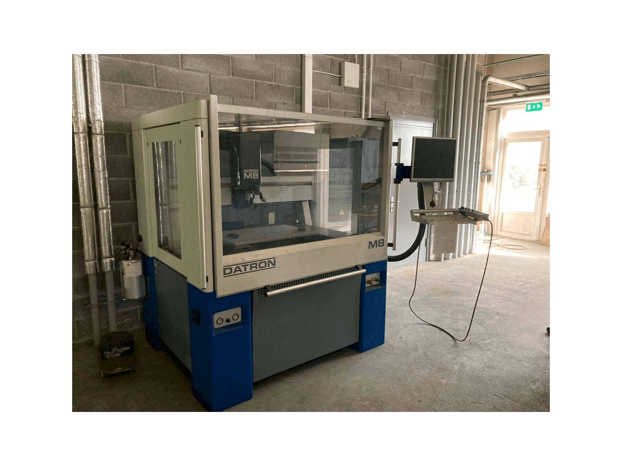 Masina Datron M8A eestvaade