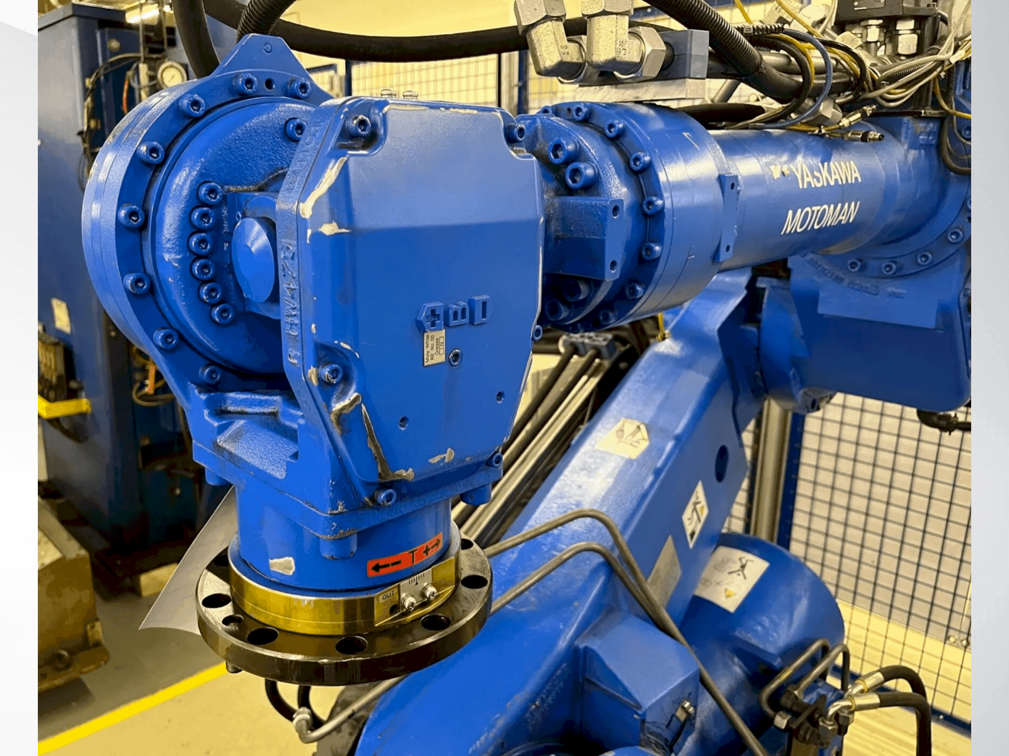 Masina Yaskawa Motoman ES 165D eestvaade
