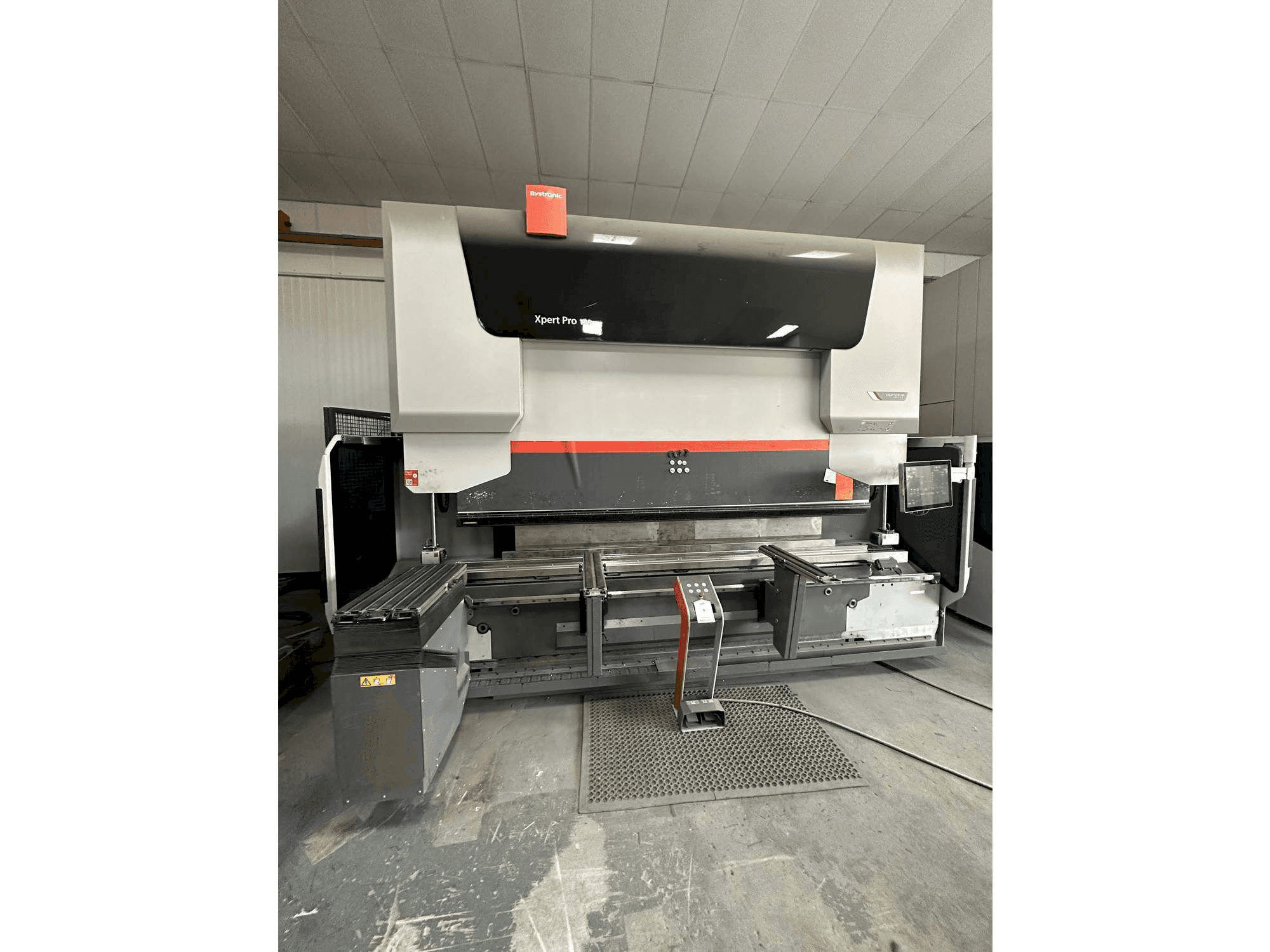 Masina Bystronic Xpert 150/3100 eestvaade