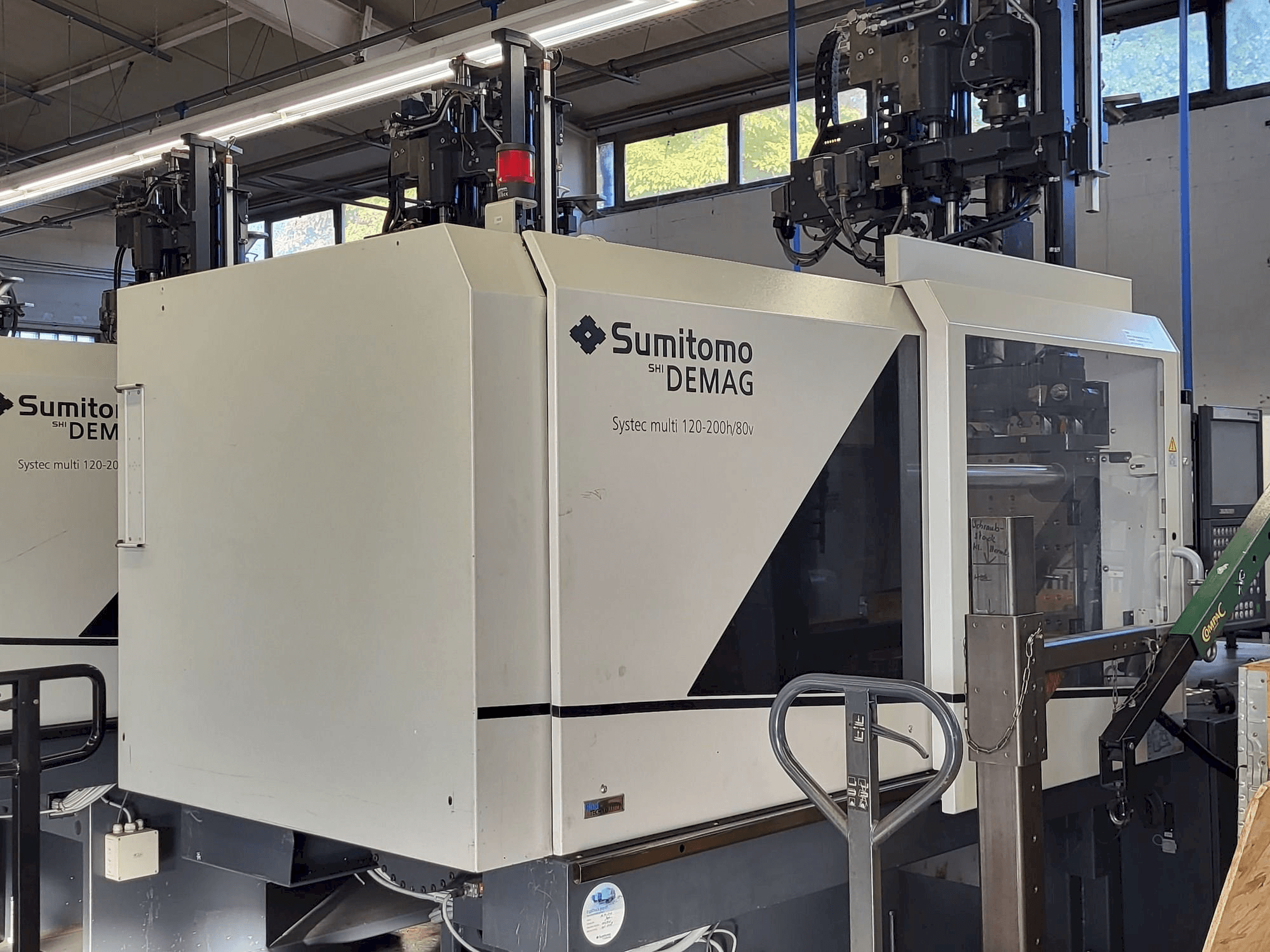 Masina Sumitomo SHI DEMAG Multi 120/470-200h/80V vasaku külje vaade