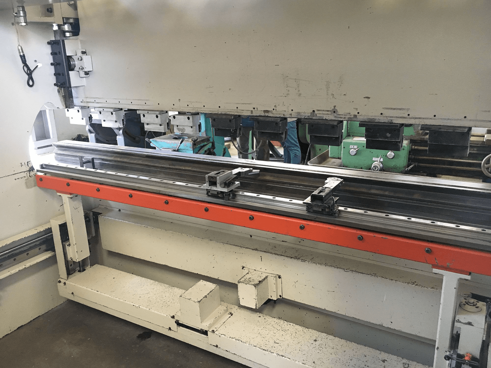 Masina ERMAKSAN CNC HAP 3100x80 tööruum