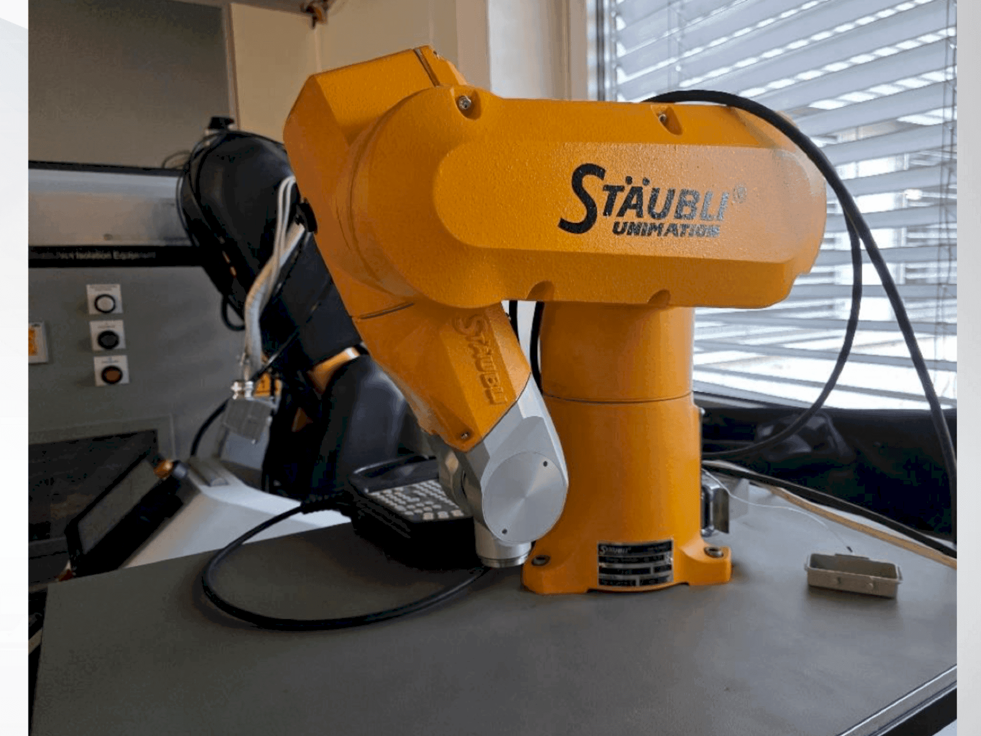 Masina STAUBLI TX40 eestvaade