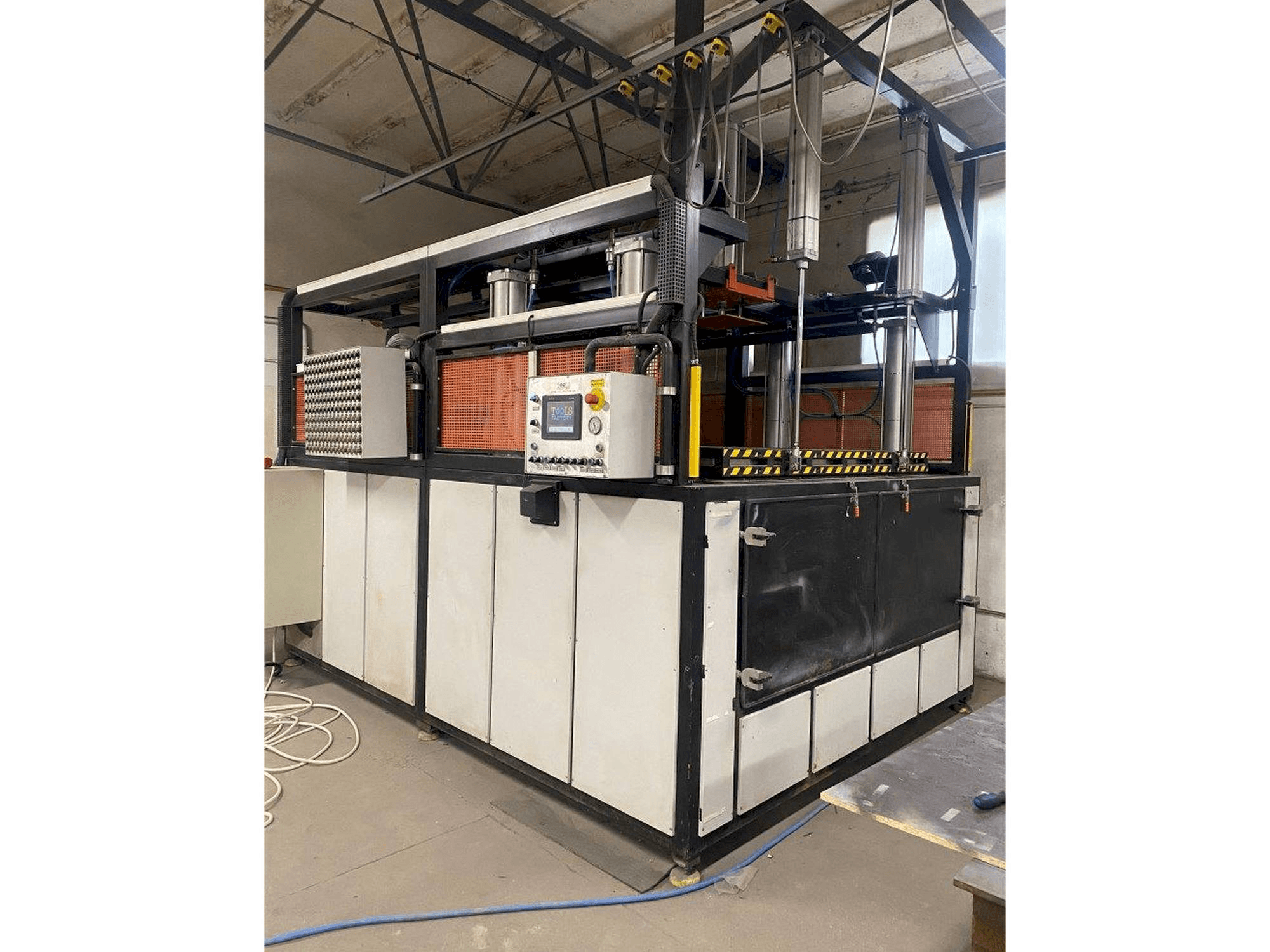 Masina Tools Factory Millenium 300 eestvaade