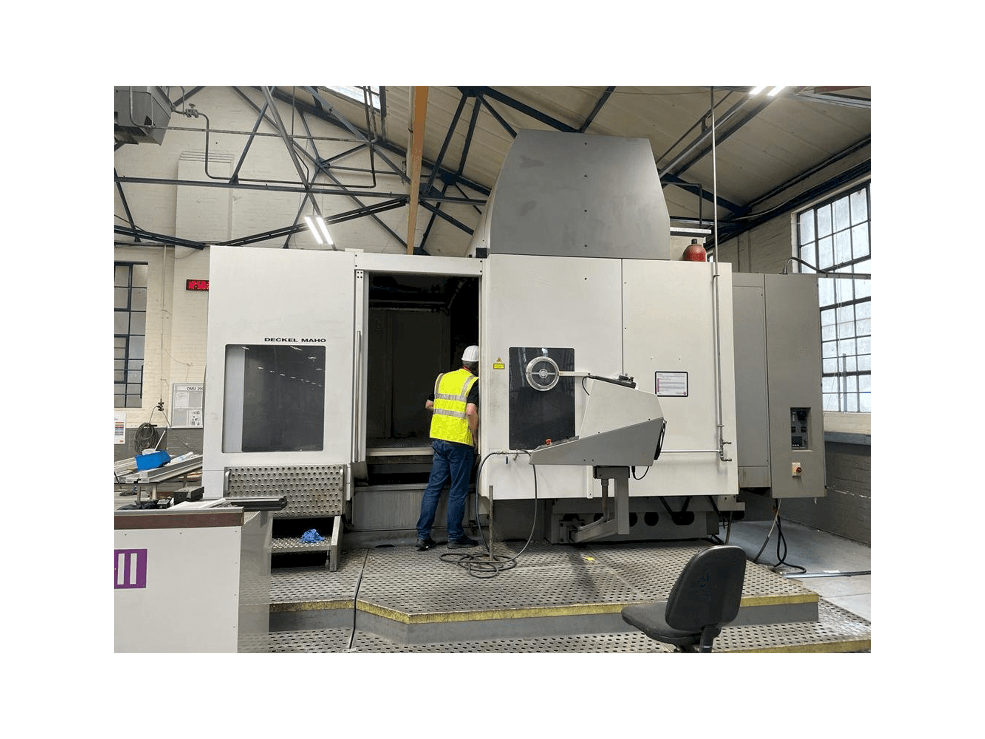 Masina DECKEL MAHO DMU 200T eestvaade