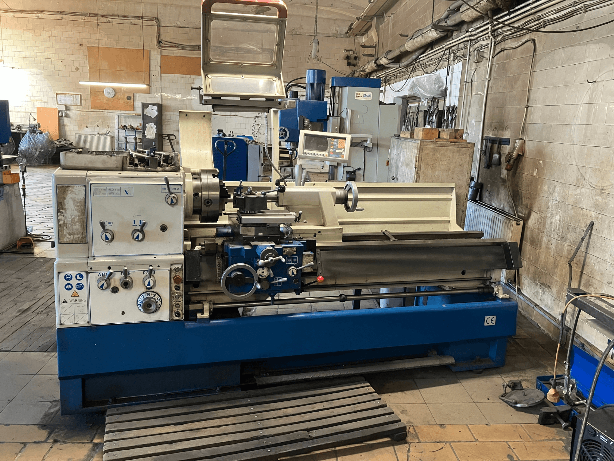 KNUTH Turnado 280/1500 horisontaalne treipink, esivaade, millel on näha juhtpaneel, spindel ja tööriistahoidja, töökoda.
