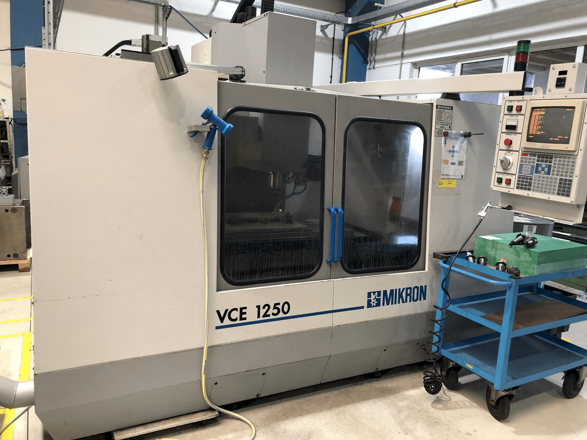 Masina MIKRON VCE 1250 eestvaade