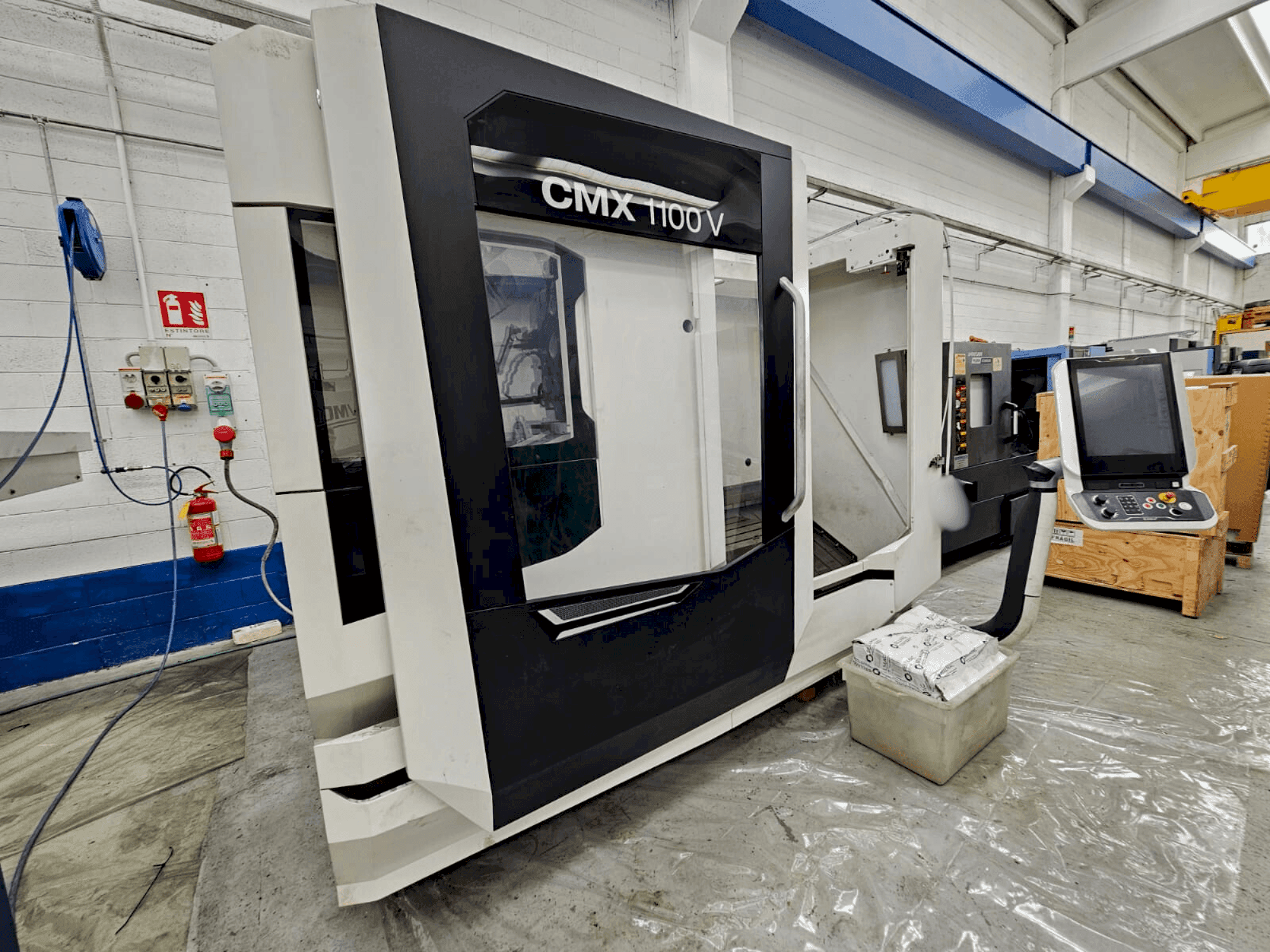 Masina DMG MORI CMX 1100V eestvaade