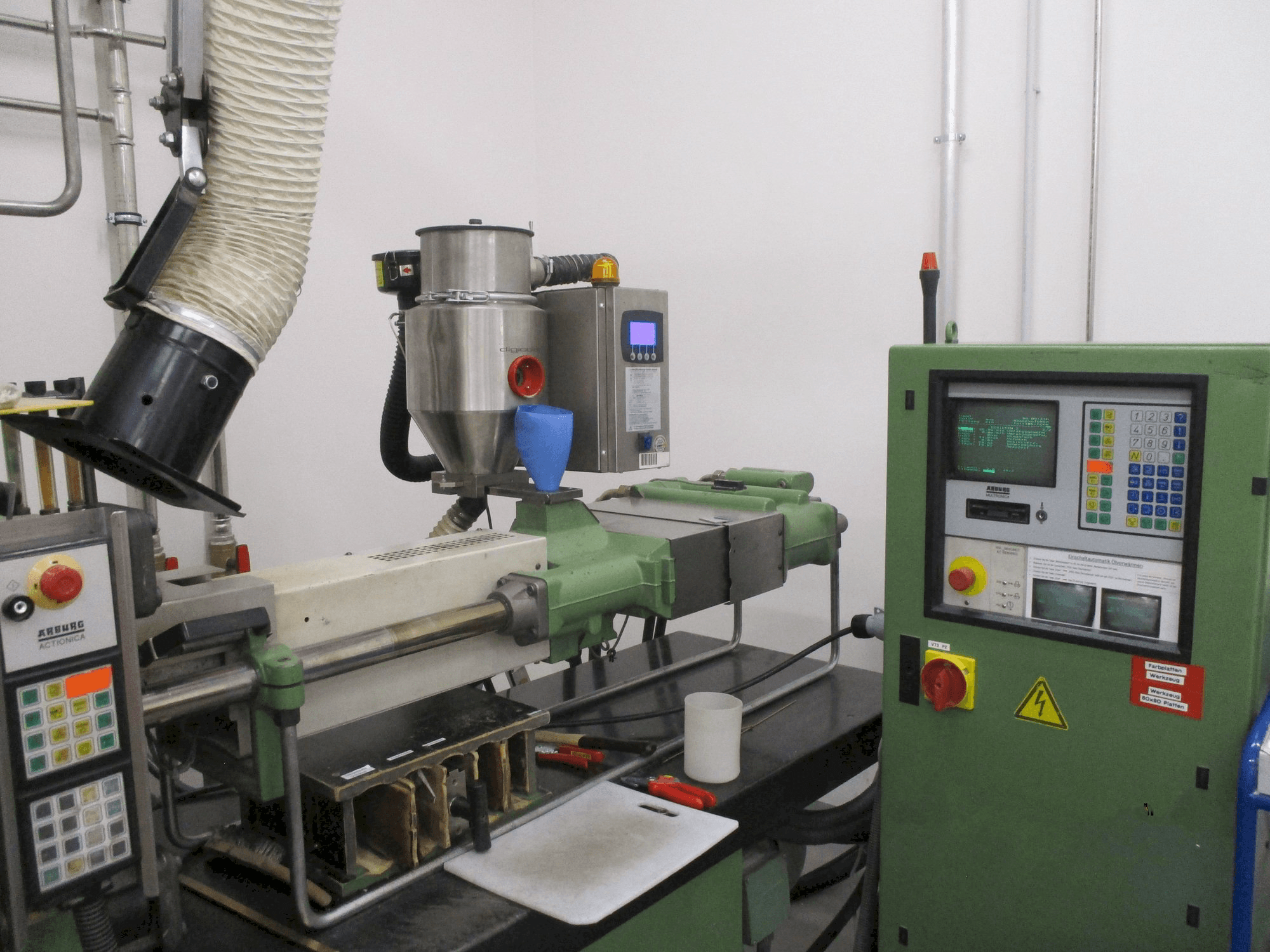 Masina Arburg Allrounder 320 M 750 - 90/90 2K eestvaade