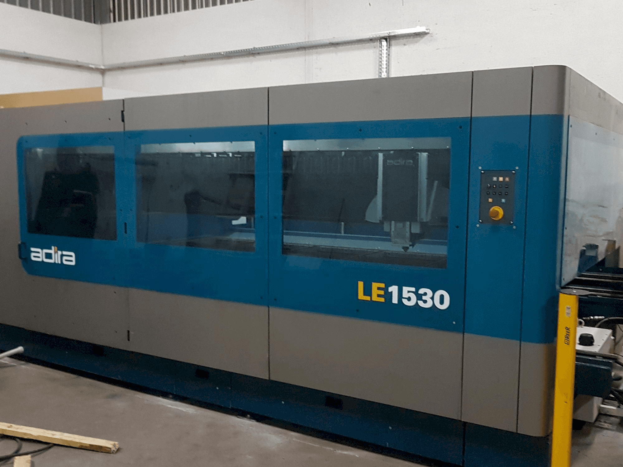 Masina ADIRA Le1530 eestvaade