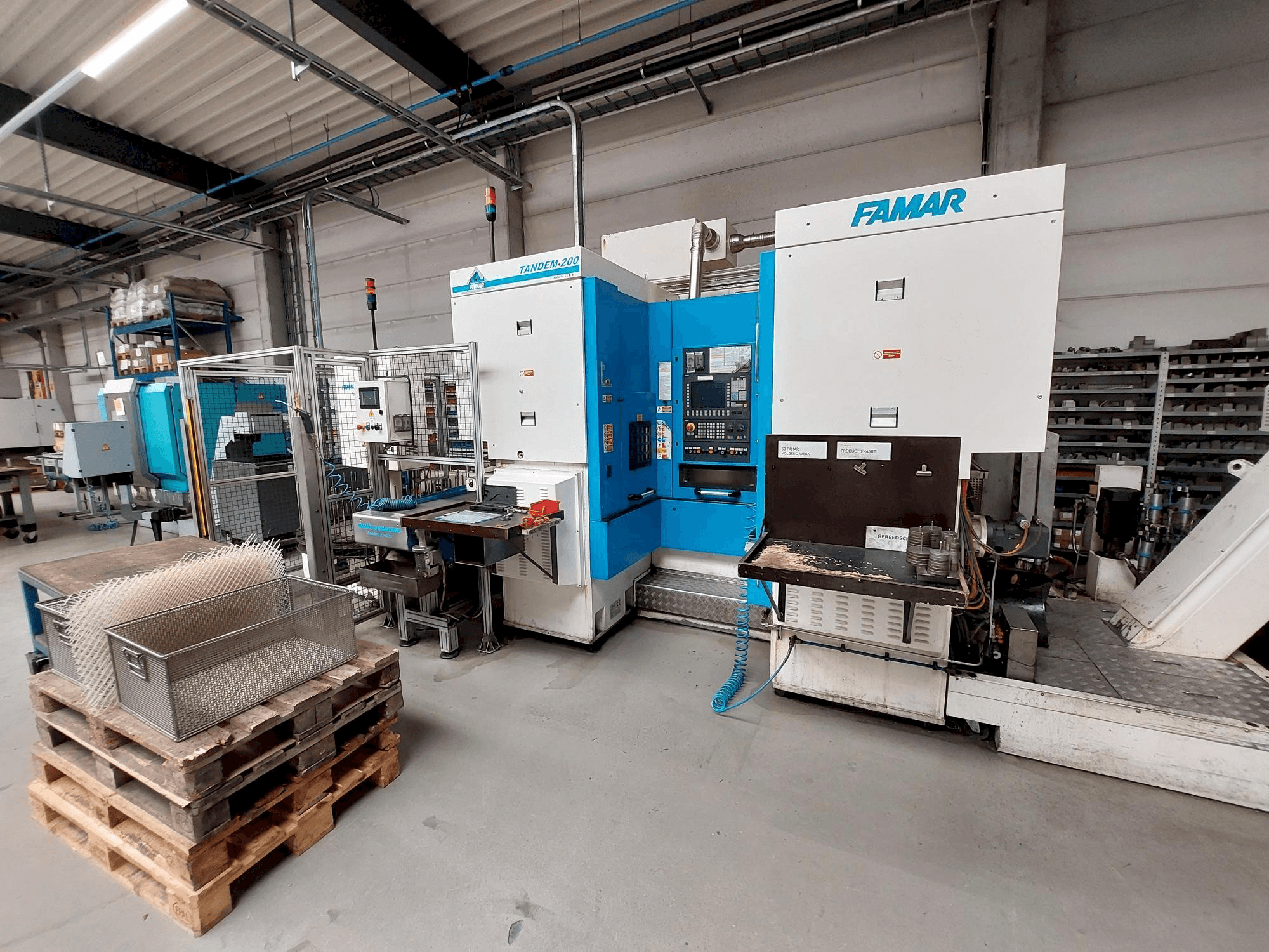 Masina Famar Tandem 200 eestvaade