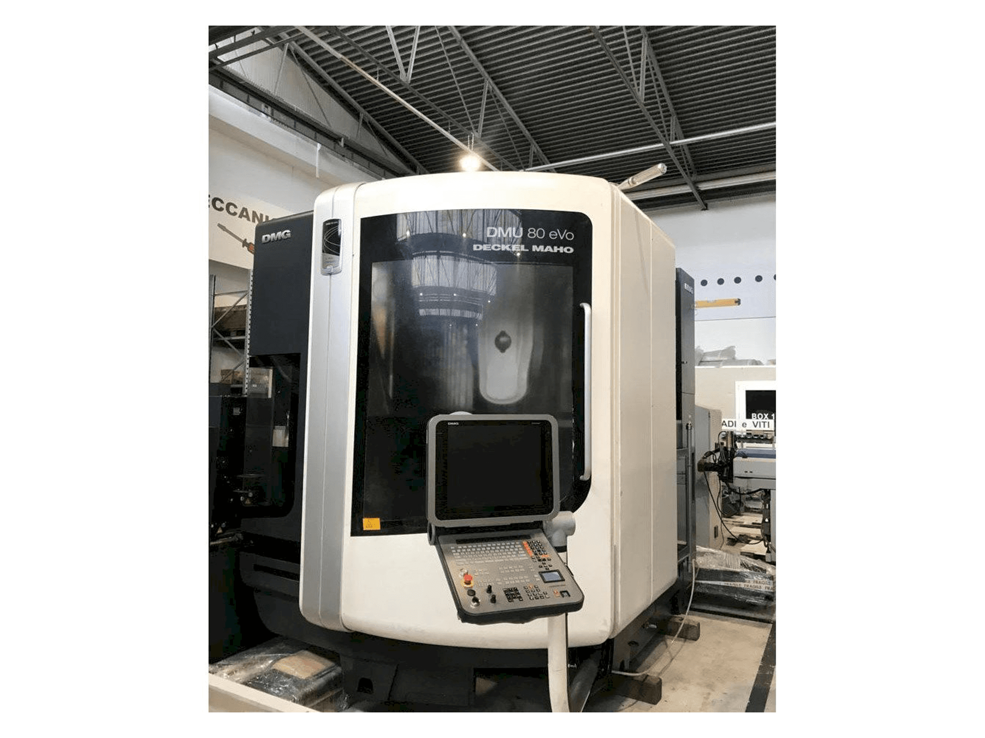Masina DMG MORI DMU 80 EVO eestvaade