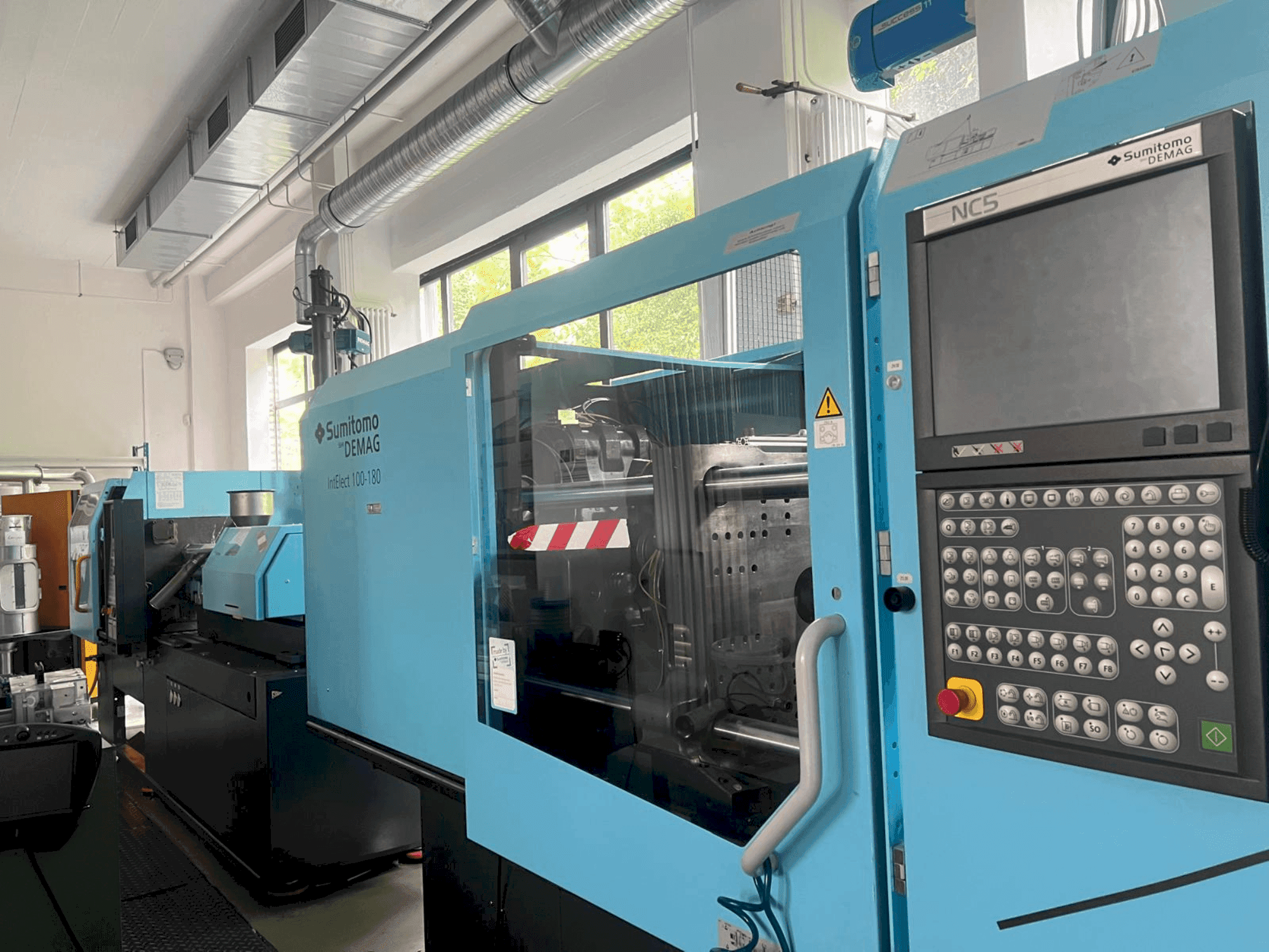 Masina SUMITOMO SHI DEMAG IntElect 100/470-180 eestvaade