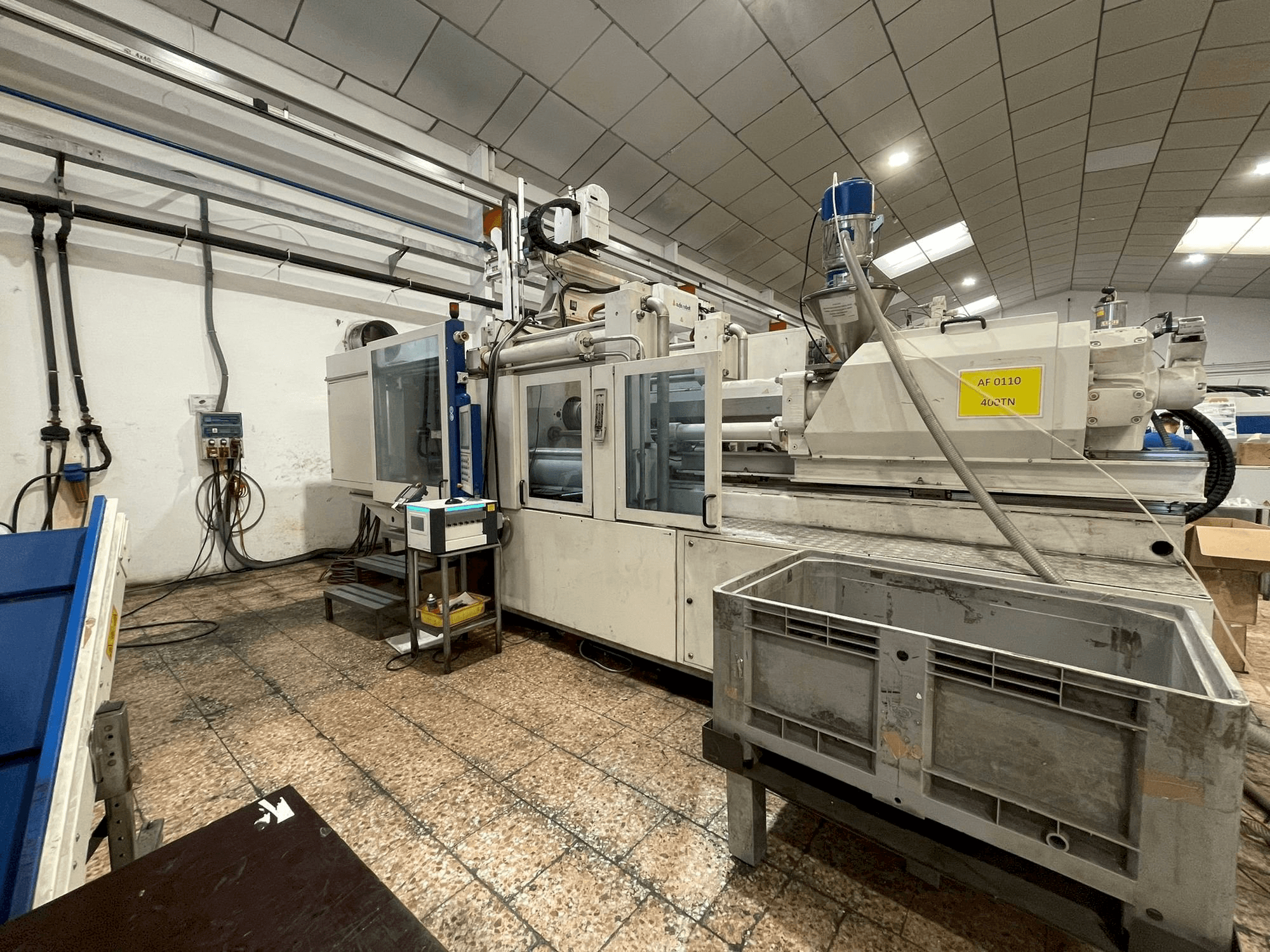 Masina Battenfeld HM 400/5100 parema külje vaade