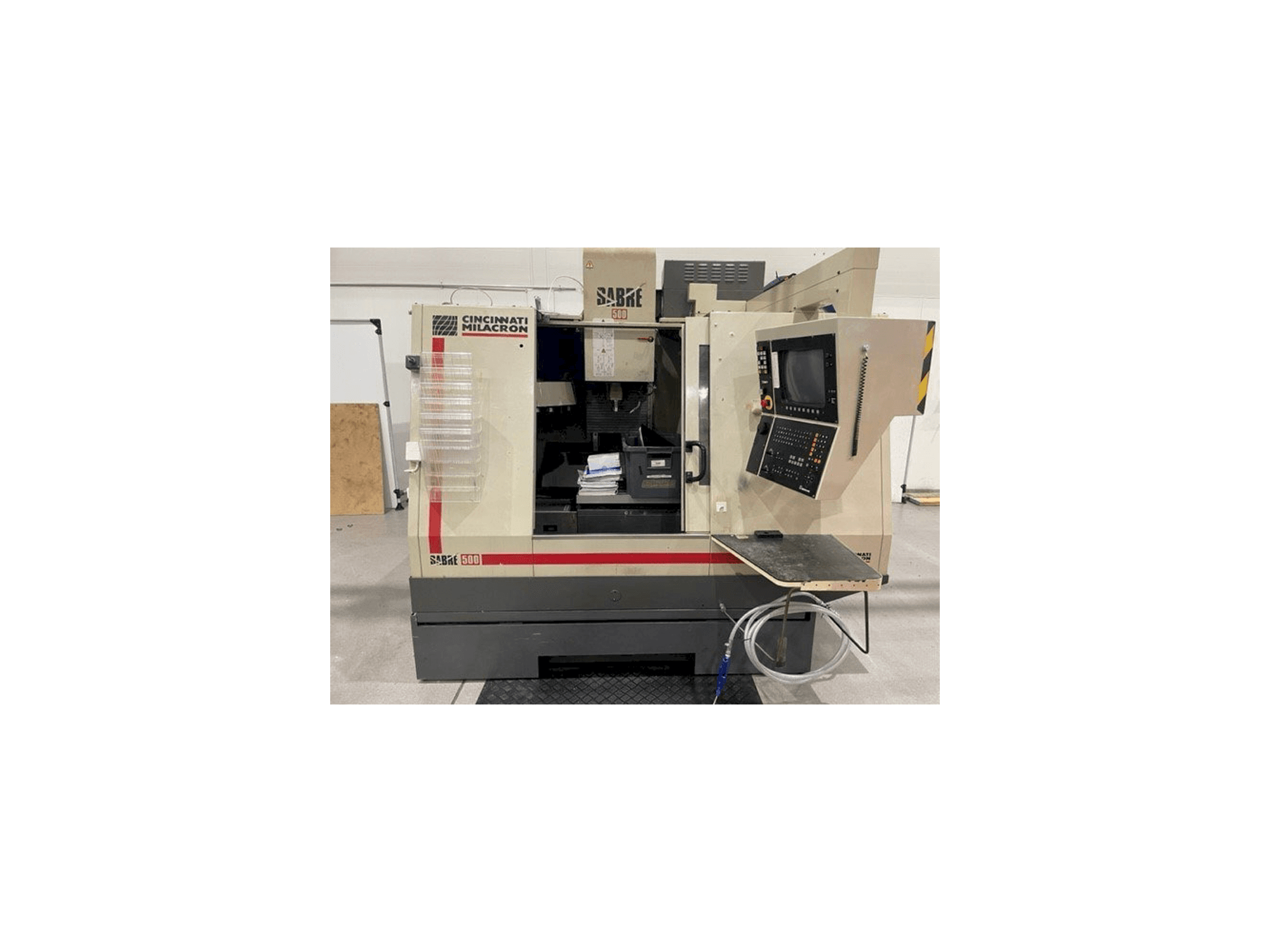 Masina Cincinnati Milacron Sabre 500 eestvaade