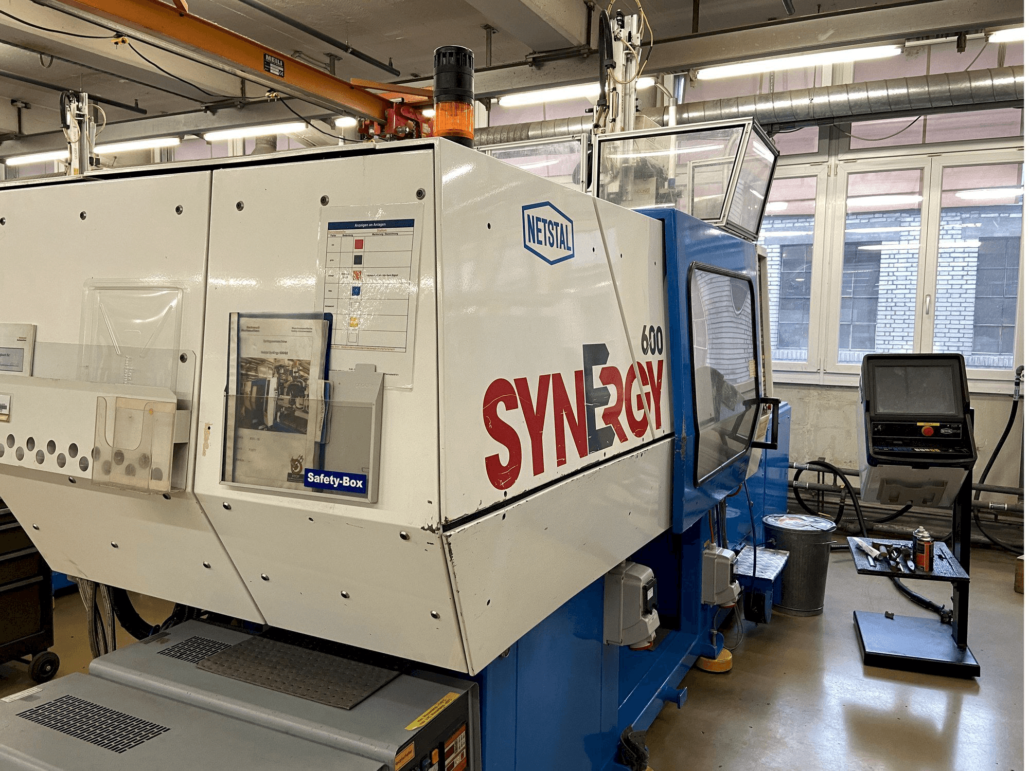 Masina Netstal Synergy 600-60 eestvaade