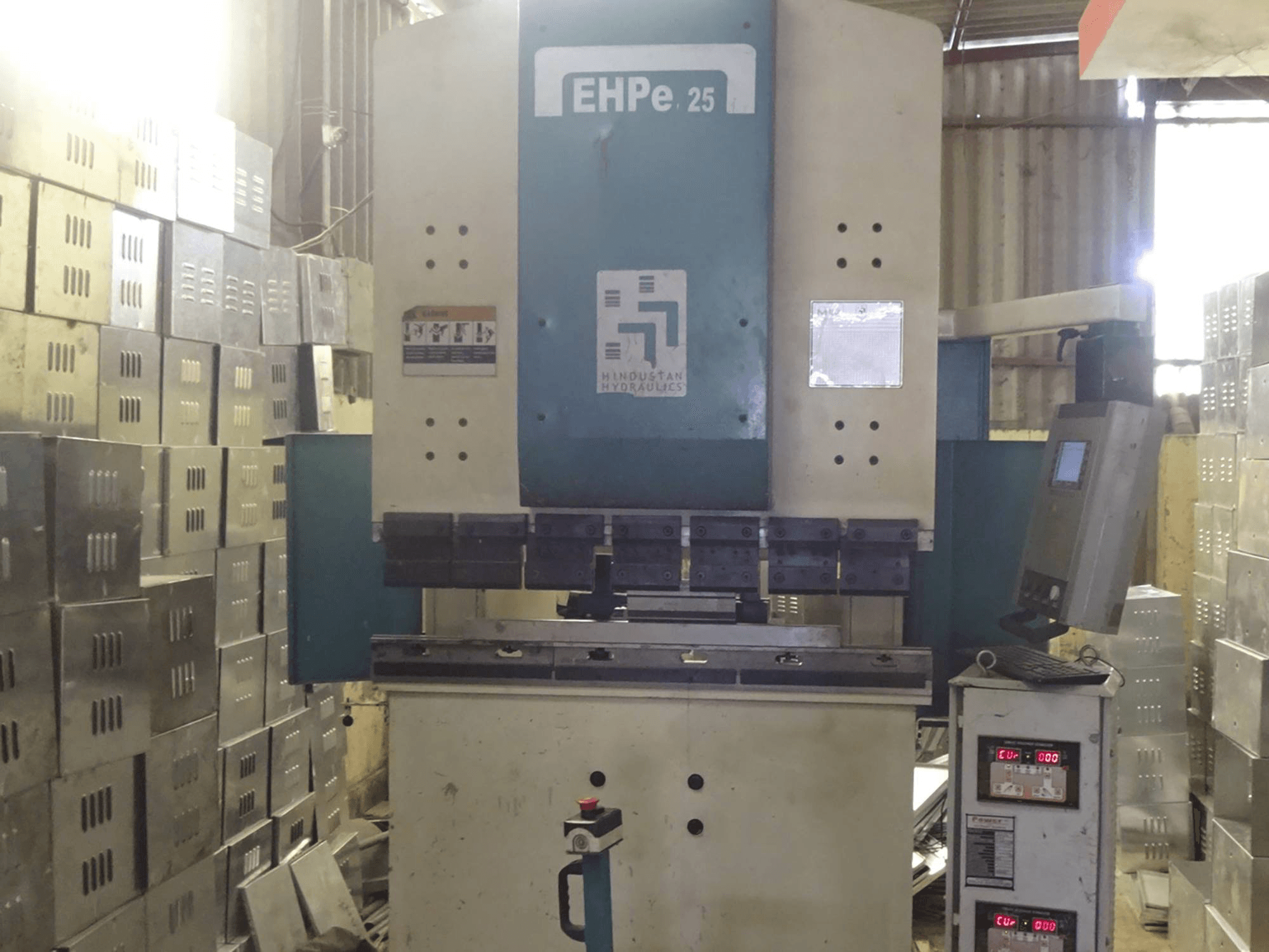 Masina Hindustan Hydraulics EHPe 25 eestvaade