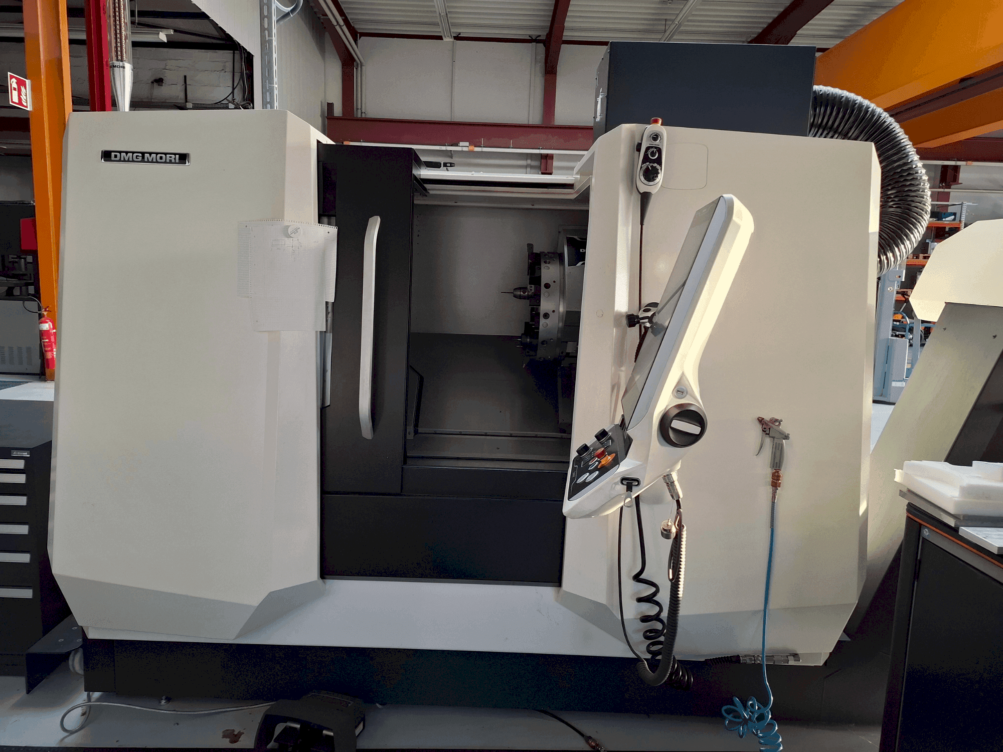 Masina DMG MORI CLX 350 V3 eestvaade